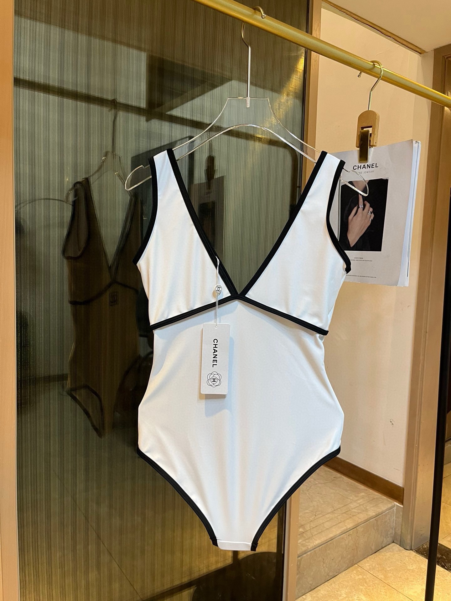 🆕
Chanel香奈儿连体泳衣👙❤️😍🥰适合多种场景的游泳衣🏊‍♀️海边 游泳池 温泉 水上乐园 漂流都