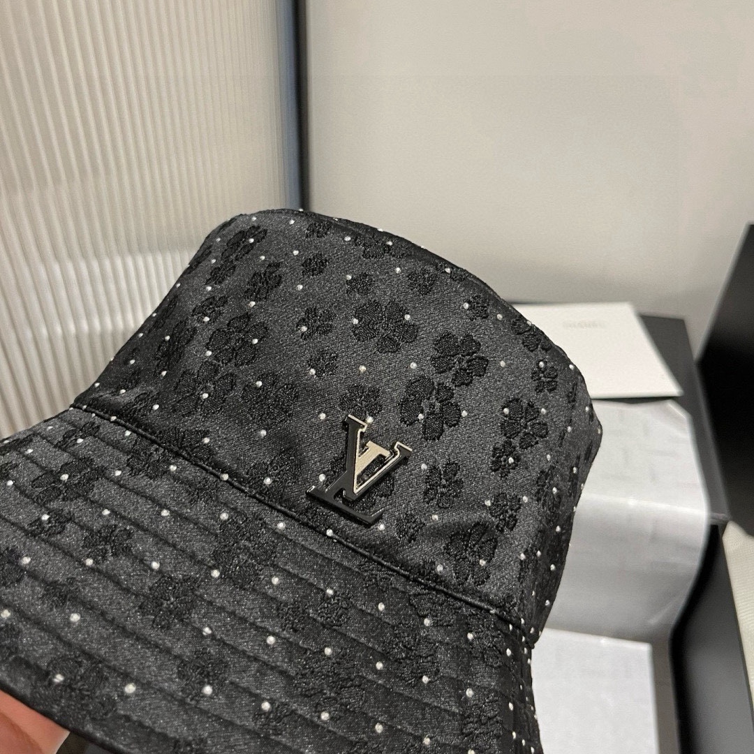 🆕

LV新款渔夫帽，双面设计，头围57cm