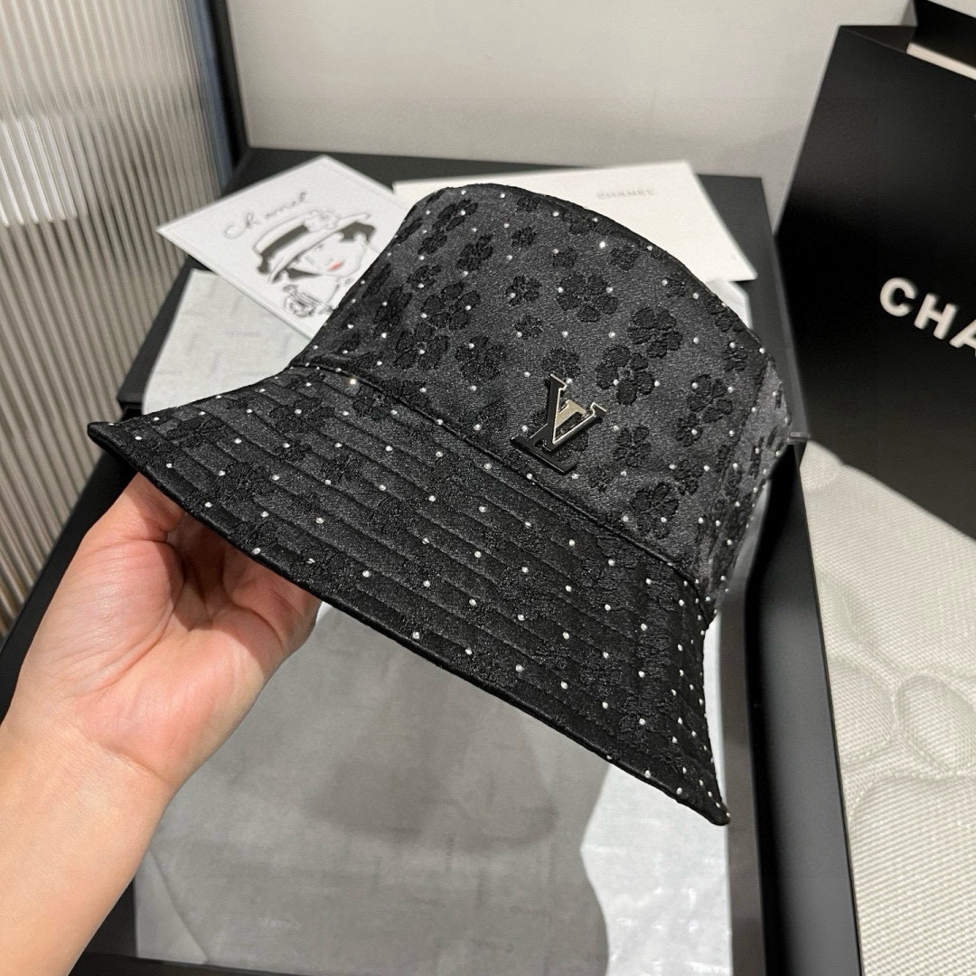 🆕

LV新款渔夫帽，双面设计，头围57cm