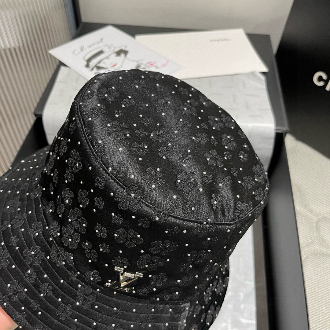 🆕

LV新款渔夫帽，双面设计，头围57cm