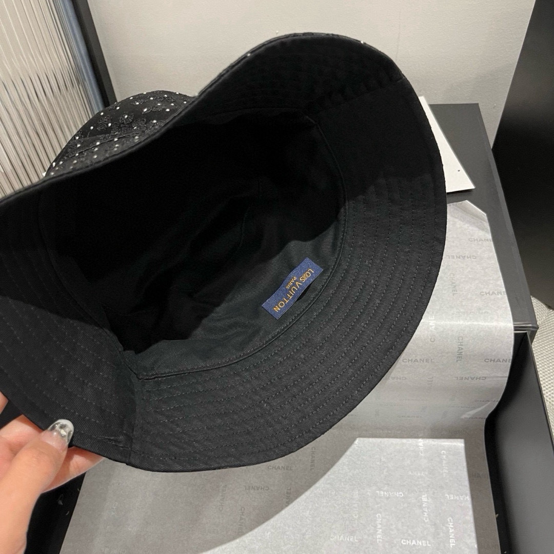 🆕

LV新款渔夫帽，双面设计，头围57cm