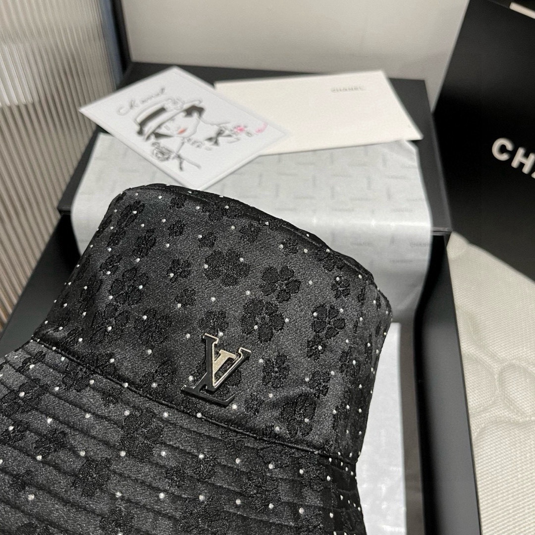 🆕

LV新款渔夫帽，双面设计，头围57cm