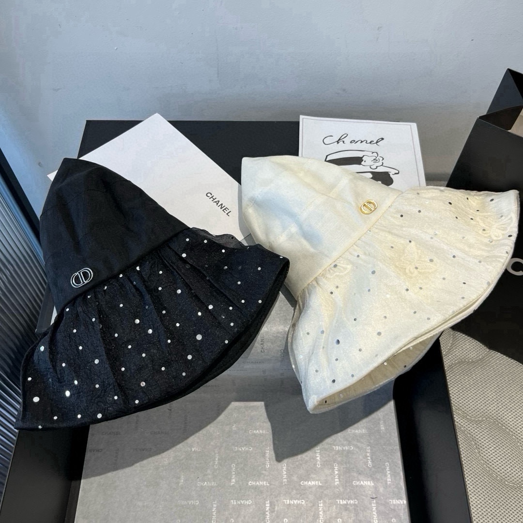 🆕

Dior迪奥新款遮阳渔夫帽，荷叶边遮阳帽，名媛风，头围57cm