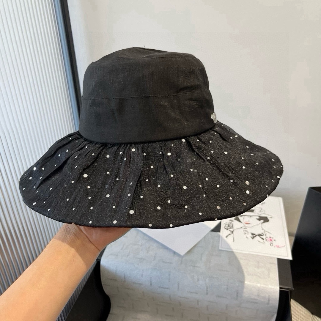 🆕

Dior迪奥新款遮阳渔夫帽，荷叶边遮阳帽，名媛风，头围57cm