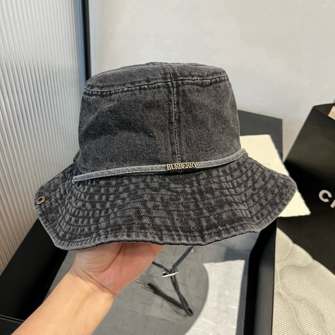 🆕

burberry巴宝莉新款牛仔渔夫帽，头围57cm