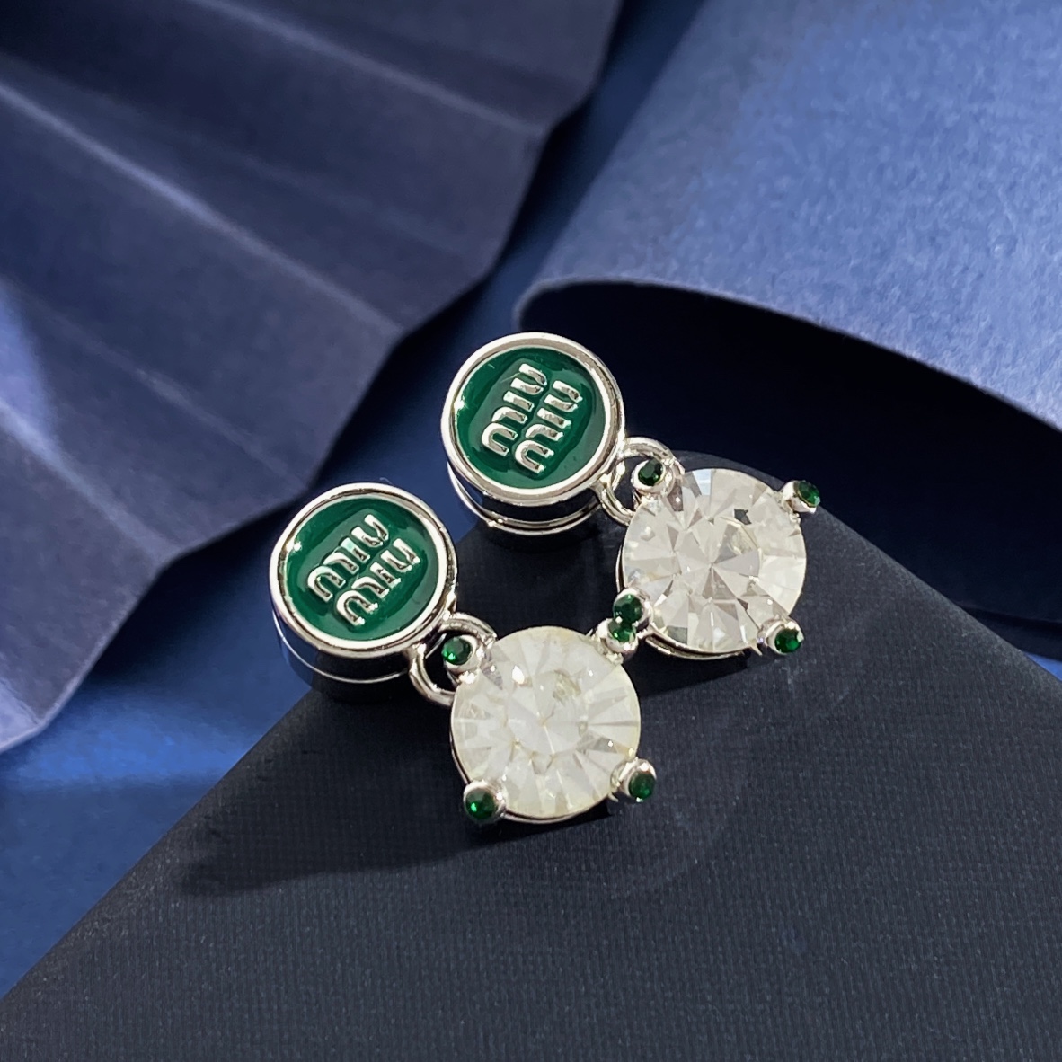 Korean Fashion Inspired Diamond Nail in Brass: Silver and White or Silver and Green, 14.8g - 图片 3