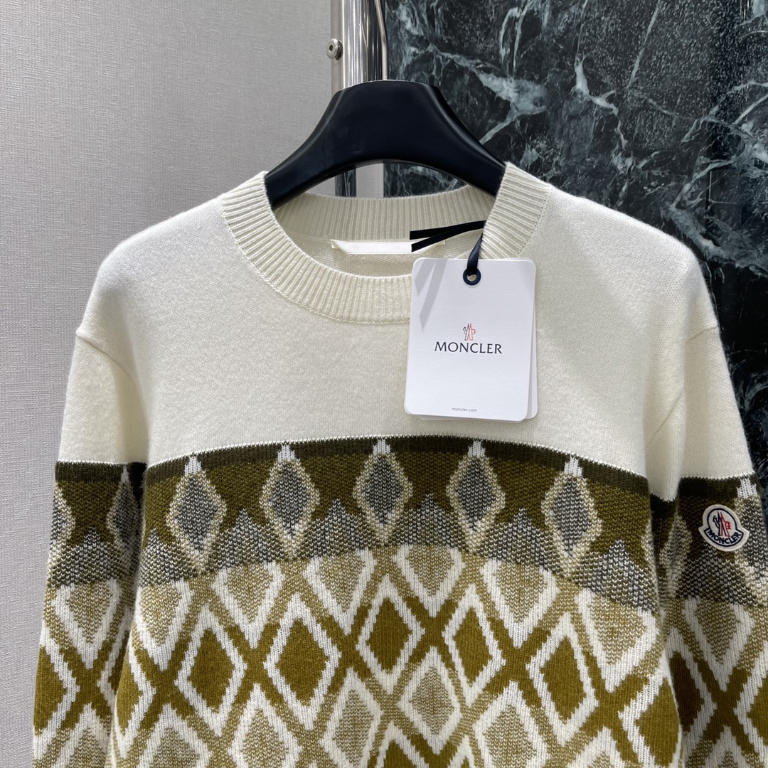 “Stylish Female Suit: Brand Micro-Decoration, Knit Sweaters, Elegant Design, Muscle-Lined Paths” - 图片 2