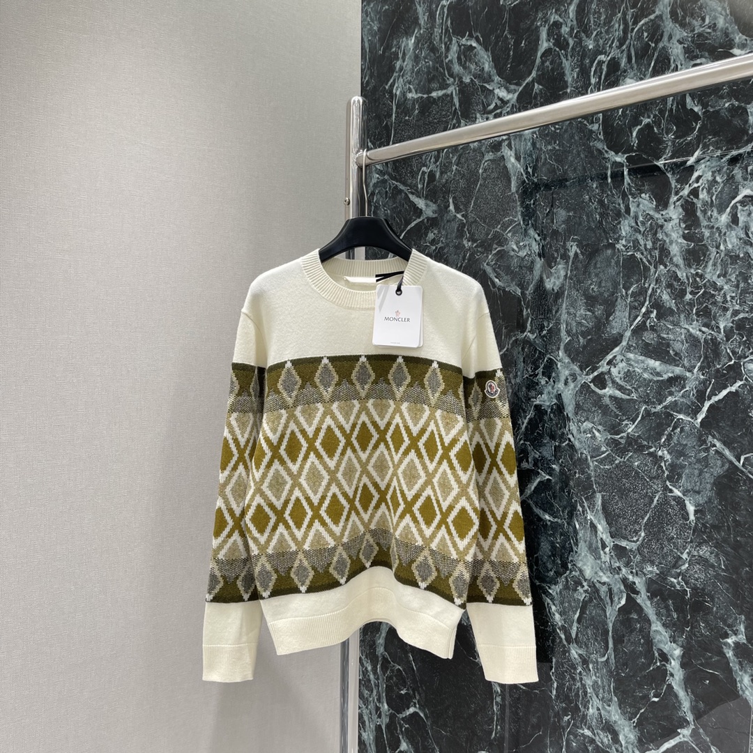 “Stylish Female Suit: Brand Micro-Decoration, Knit Sweaters, Elegant Design, Muscle-Lined Paths” - 图片 1
