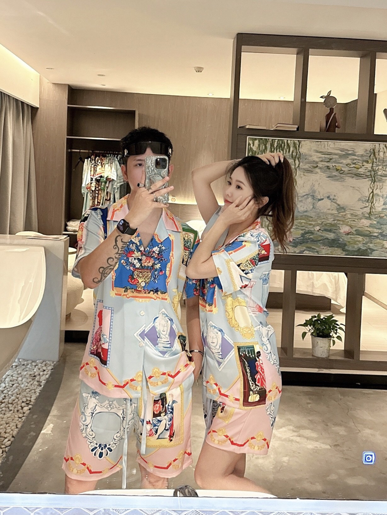 NO:836939,New Versace home wear, hot style replenishment, high-end Korean silk fabric, skin-friendly, soft and comfortable, couple style M～XXXL,,versace,19860909爆款补货上新Versace家 家居服 高定韩国丝面料亲肤轻柔舒适 情侣款 M～XXXL,,versace,,Men's clothing