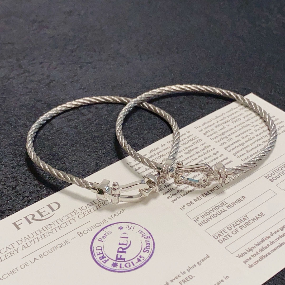 “High-Quality Silver-Lined Bracelets: Stylish Hand-Chained Horse-Hoofed Bracelet Collection in 18k Gold” - 图片 7