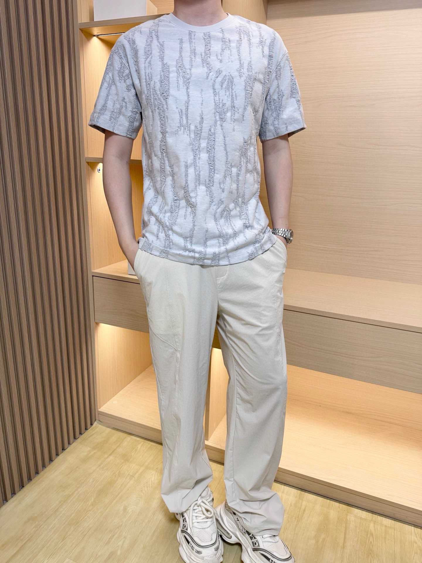 NO:503459,Givenchy - the latest hot T-shirts shipped in 2025, and hot-selling items in Europe and the United States!  Selected Italian imported fine cotton fabrics with the latest design, the unique brand logo of the whole body shows fashion, the upper body effect can be seen. S-XXL (model 180/140 wear M, with Hong Kong Lane Crawford gift box packaging), givennchy,tees,t-shirt,alexander wang19860909纪梵希-2025最新爆款t恤出货 欧美热销单品！精选意大利进口精棉面料搭配最新的设计,通体的独特品牌logo彰显时尚 上身效果看得见.码数S-XXL（模特180/140穿M,配香港连卡佛礼盒包装）,,givenchy,tees，t-shirt,alexander wang,Men's clothing