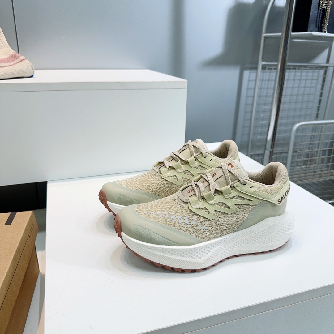 “Top Quality Winter Footwear: Salomon 25 French Brand Pine Cakes and Sandals for Comfort and Style” - 图片 4