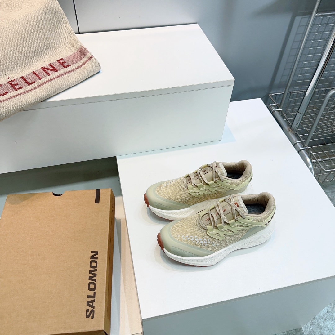 “Top Quality Winter Footwear: Salomon 25 French Brand Pine Cakes and Sandals for Comfort and Style” - 图片 1