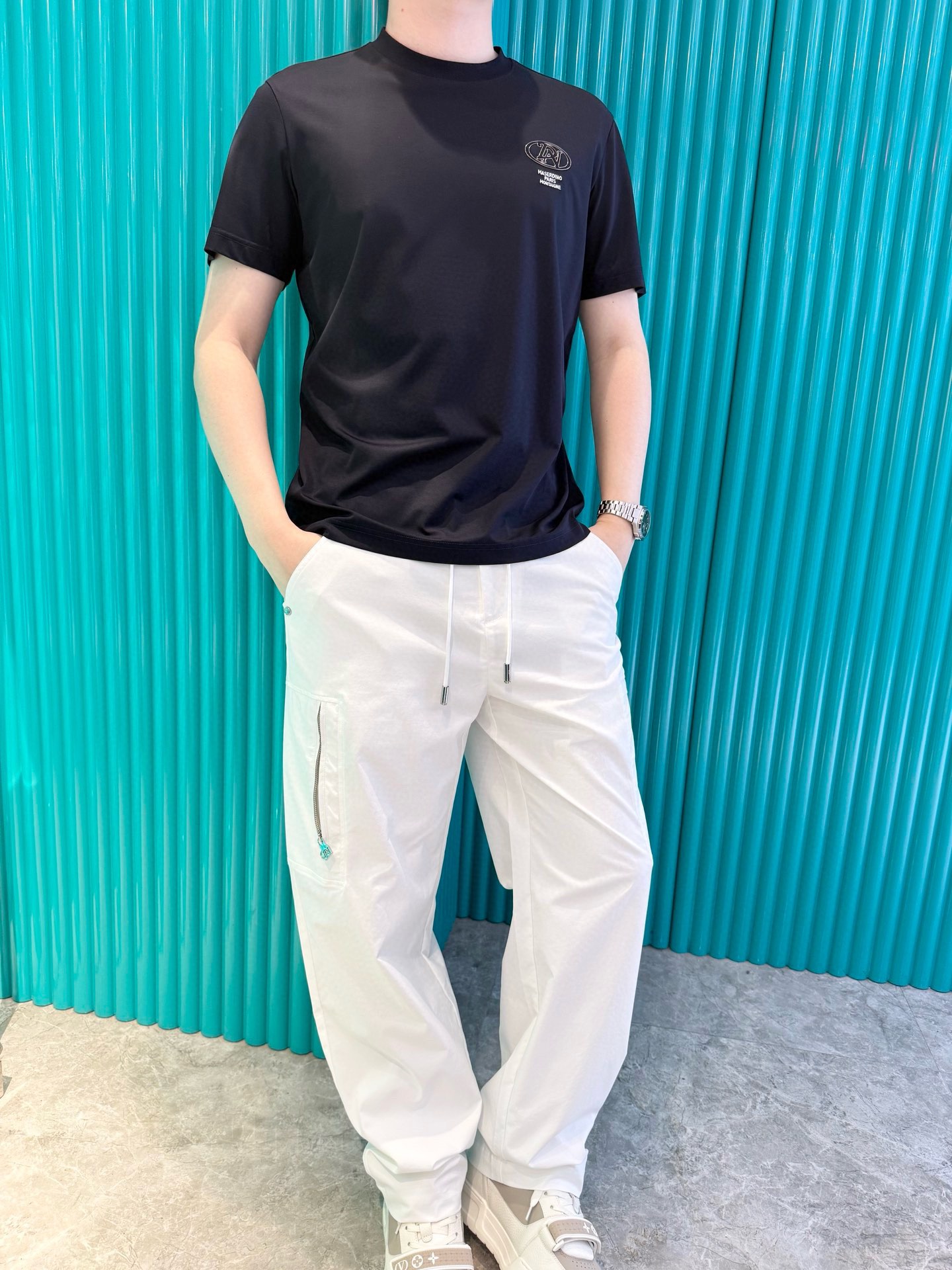 NO:503467,Dino Luxury Products - Brand's latest round neck T-shirt shipment in 2025, hot-selling items in Europe and the United States!  Selected Italian imported brands to customize modal cotton!  The brand logo on the chest is matched with the latest design to highlight fashion!  Number of codes 48-56 (model 180/140 wears 50, with Hong Kong Lane Crawford gift box packaging), tees, t-shirt, alexander wang19860909Dino奢品-品牌2025最新圆领T恤出货 欧美热销单品！精选意大利进口品牌定制莫代尔棉！胸口的品牌标志搭配最新的设计,彰显时尚 ！码数48-56（模特180/140穿50,配香港连卡佛礼盒包装）,,tees，t-shirt,alexander wang,Men's clothing