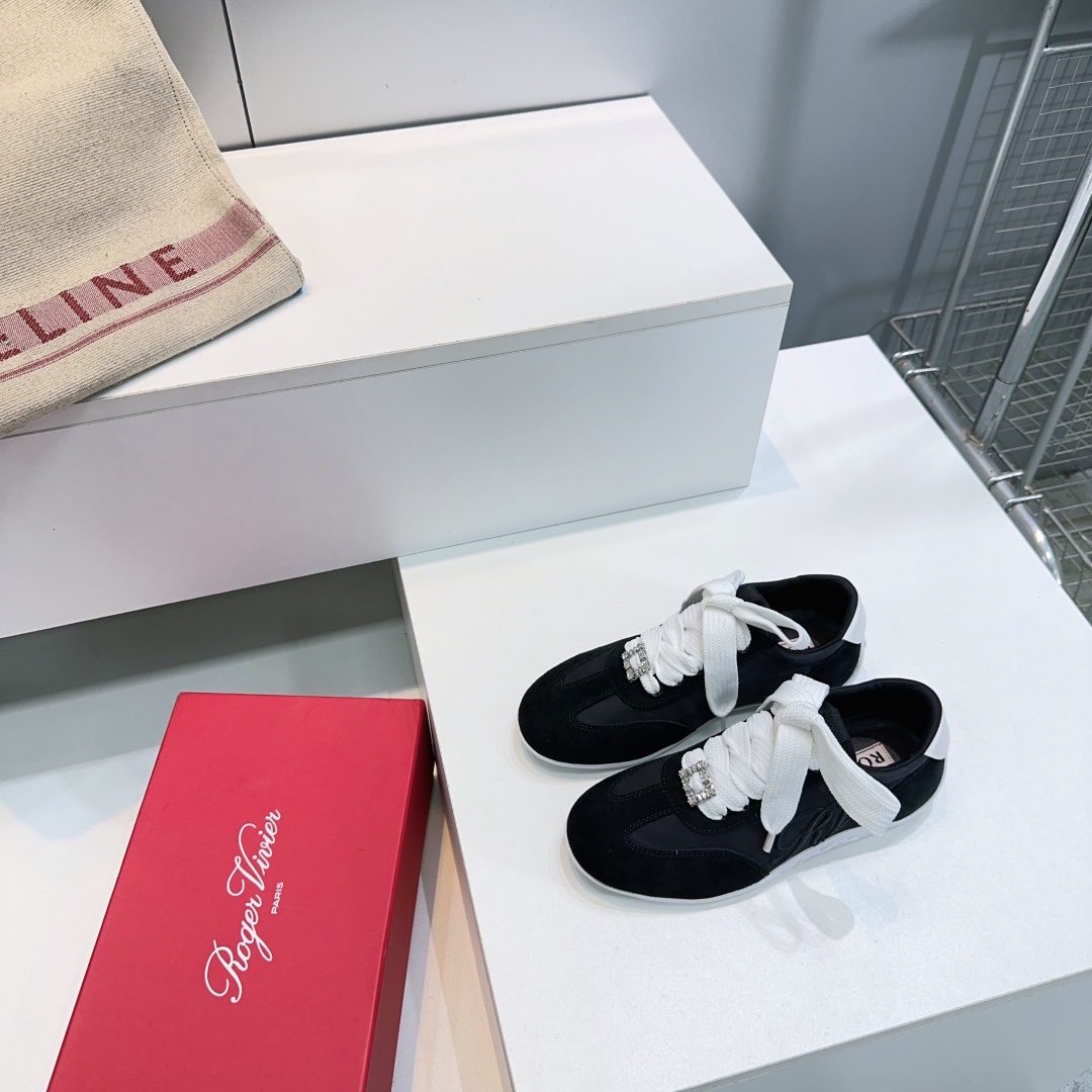 “Roger Vivier Autumn Winter Recreational Shoes with Embroidery: High-Quality Design and Comfort”