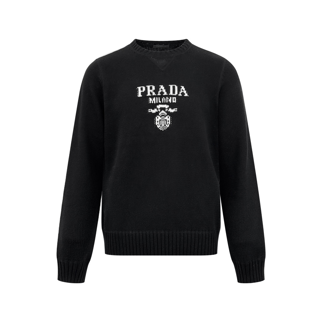 NO:504680,.Prada jacquard round neck sweater 55° velvet luxury cashmere material, full texture, comfortable skin, pure black as the base, deep and mysterious, white jacquard pen, outlines a beautiful Italian painting, the iconic Prada logo is eye-catching in jacquard, the unique design of the collar triangle is complemented by the unique design to increase brand recognition, follows Prada's usual simple style, in a classic posture, opening up the infinite possibilities of fashionable matching, Craft 1 is composed of a imported German machine, precisely controls the arrangement and interweaving of yarns carefully intertwined on the loom Prada logo jacquard art pattern inlaid, fabric is more vivid and three-dimensional Craft 2: Use seam three-dimensional seam, It uses specific sewing methods at the joints to make the clothing appear more three-dimensional and fit the body, cumbersome and complex Craft 3:  Washing water plus soft smell removal technology for laundry washing and deodorization through professional washing equipment and specific detergents Deep cleaning and smell removal treatment for clothing Improve the feel and appearance of clothing Customized accessories 1:1 Prada trademark Loose style Size 46 48 50 52,,prada,sweaters,alexander wang19860909.Prada 提花圆领毛衣 定织韵55°绒奢羊绒毛料 质感十足 舒适贴肤 以纯粹之黑为底 深邃而神秘 白色提花作笔 勾勒出一幅意式奢尚的绝美画卷 标志性Prada徽标以提花方式醒目呈现 与领口三角区拼接独特设计相得益彰增添品牌辨识度 遵循了Prada一贯的简约风格 以经典之姿 开启时尚搭配的无限可能 工艺1德国进口机提花组织而成 精确地控制纱线的排列和交织方式 在织机上精心交织 Prada徽标提花艺术图案镶饰 织物更加生动立体 工艺2: 采用接缝立体缝线 它通过在接缝处使用特定的缝纫方法 使衣物呈现出更加立体和贴合身体的效果 做工繁琐复杂 工艺3: 成衣洗水加软去味工艺 通过专业的洗涤设备和特定的洗涤剂 对衣物进行深度清洁和去味处理 改善衣物的手感和外观 辅料定制1:1 Prada商标 版型宽松版型 尺码 46 48 50 52,,prada,sweaters,alexander wang,Men's clothing