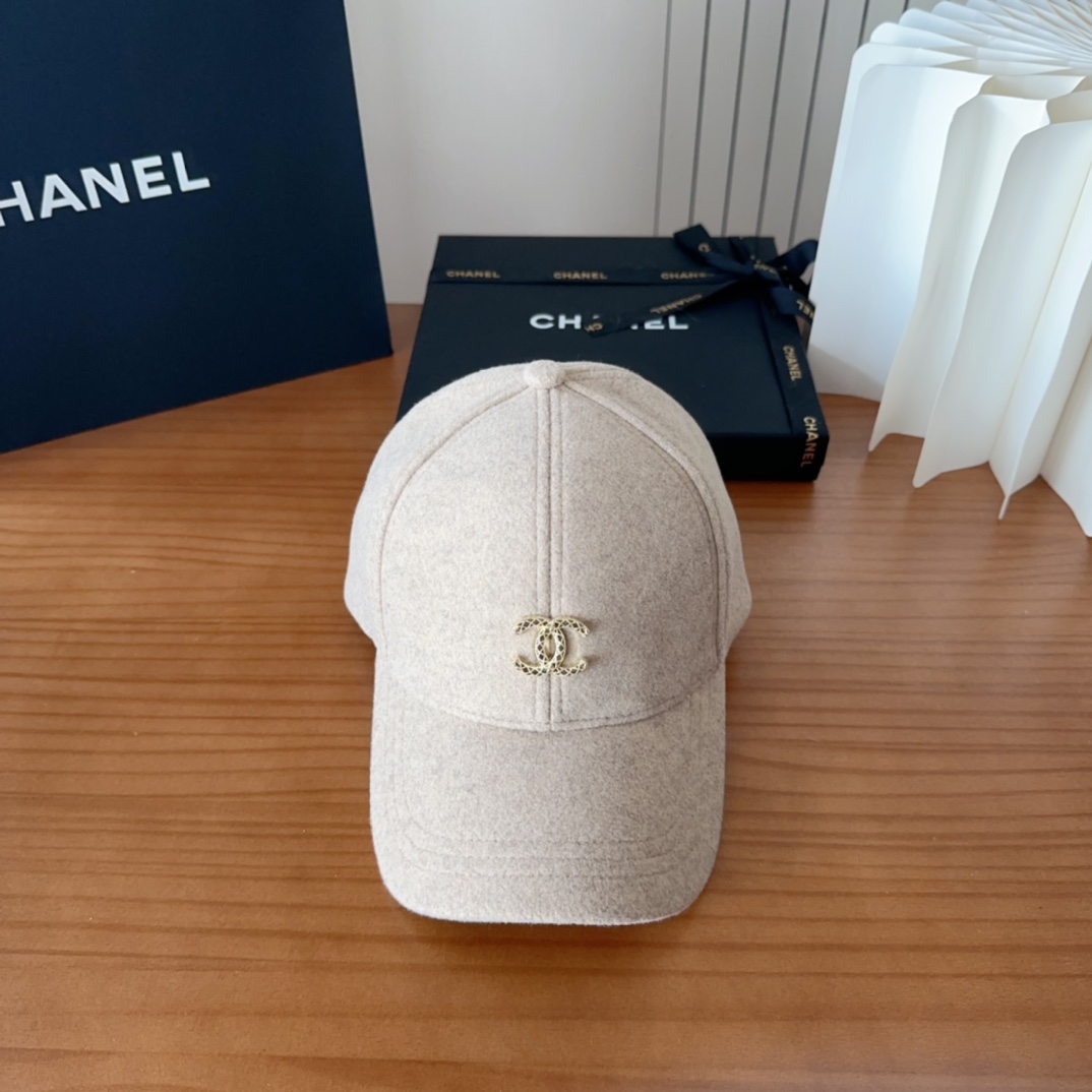 NO:617701,Chanel's new autumn and winter classic casual and trendy styles are now available in simple Japanese and Korean style baseball caps, which look great with any combination!  When traveling, you must buy a hat: fisherman hat, baseball cap, knitted hat, hat, chanel, espadrilles, hats19860909香奈儿秋冬新款经典休闲潮流款 上架简约棒球帽日韩风格,随便搭配都超好看！出门旅游,绝对要入手的一款帽子渔夫帽棒球帽针织帽,帽子,chanel,espadrilles,hats,hat