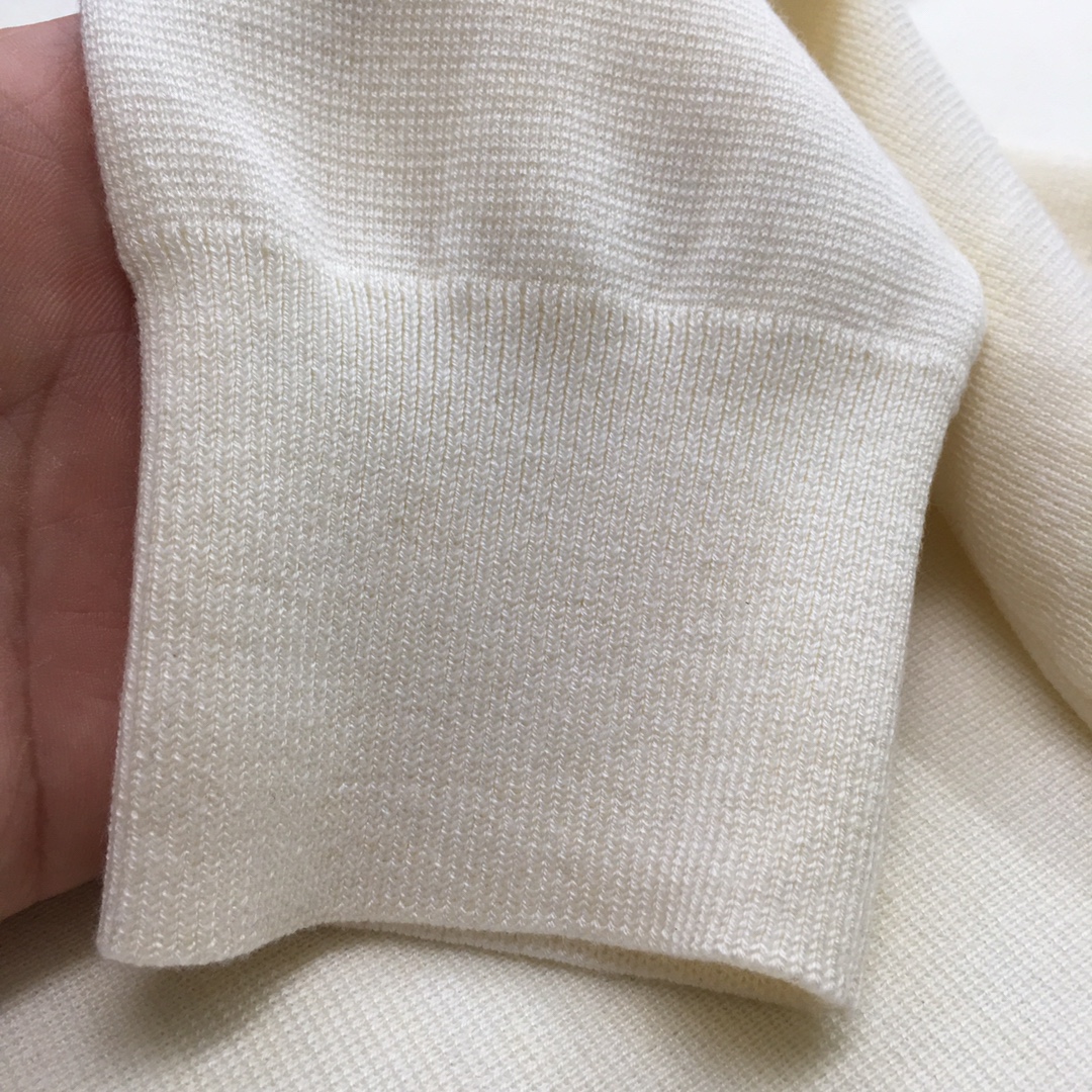 “Fall/Winter 2025 P696 Polo T-shirt: Premium Fabric, Customized Design, Comfortable Fit – Available in Various Sizes” - 图片 7