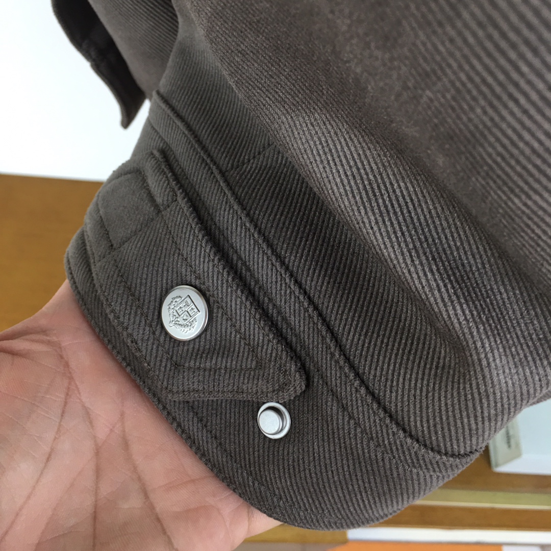 Men’s brief coats for autumn/winter in polyester with cuff buttons, wrinkle resistance, easy drying. Colors: black, tan, gray. Sizes 48-56. - 图片 9