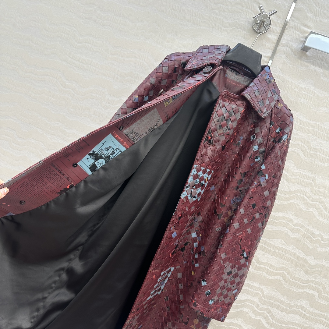 “High-End Retro-America School Leather Jacket with Graffiti Paper Design – Limited Edition, Soft and Fine Quality” - 图片 7