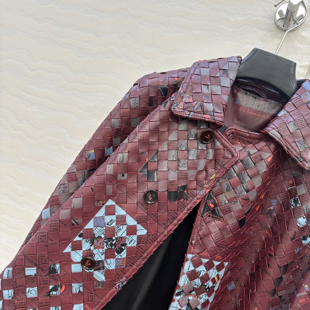 “High-End Retro-America School Leather Jacket with Graffiti Paper Design – Limited Edition, Soft and Fine Quality” - 图片 8
