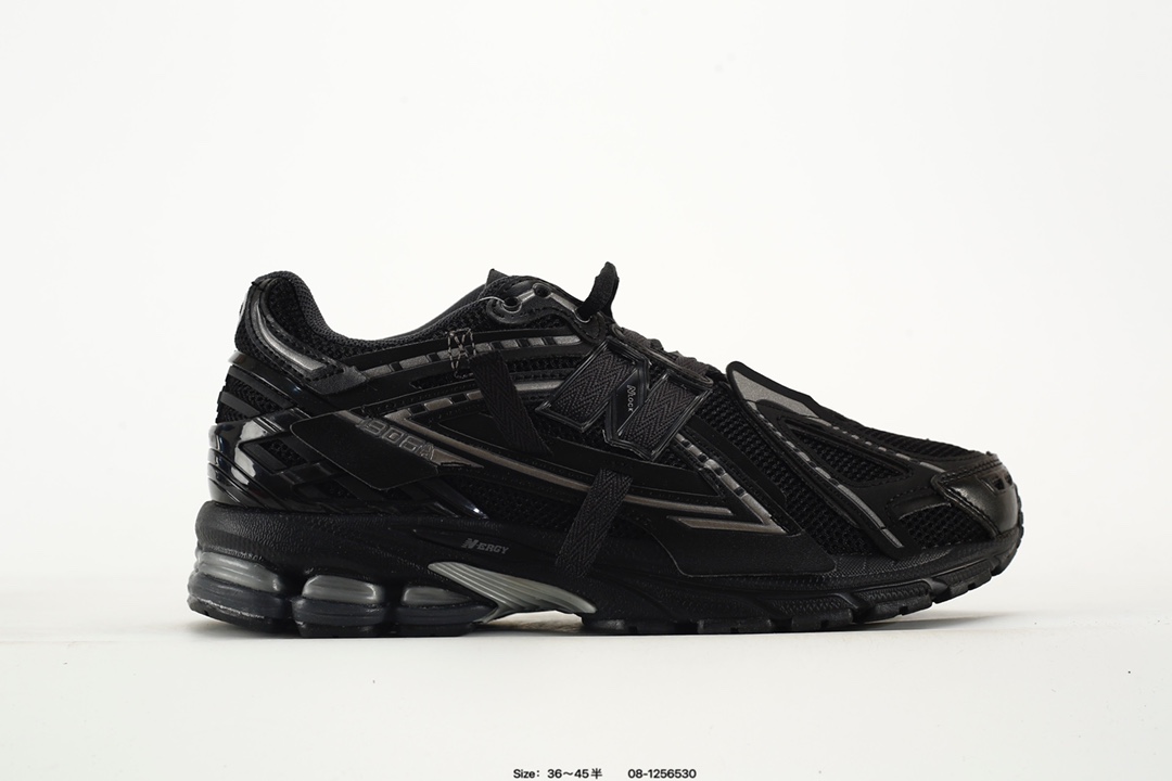 💰150
✅New Balance M1906R 复古单品
近两年来,要说人气最高的球鞋品牌相信 New Balance 一定是其中之一。无论是重磅联名,还是亮眼配色,都有着超高的人气,市价也一度居高不下。全新的 New Balance 1906R 实力上线。整体视觉效果饱含科技感。鞋身以大面积网眼材质包裹,搭配上皮革补强,既保证了透气性,又有着不错的质感。搭载这 N-ERGY 缓震科技和厚实的 Ortholite 鞋垫,保证了 New Balance 一如既往的舒适
货号:U1906AA
Size:36 37 37.5 38 38.5 39.5 40 40.5 41.5 42 42.5 43 44 45
编码:08-1256530