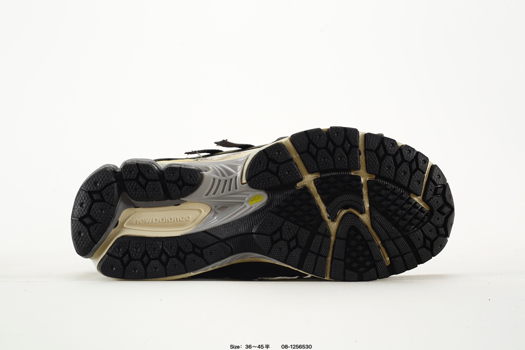 💰150
✅New Balance M1906R 复古单品
近两年来,要说人气最高的球鞋品牌相信 New Balance 一定是其中之一。无论是重磅联名,还是亮眼配色,都有着超高的人气,市价也一度居高不下。全新的 New Balance 1906R 实力上线。整体视觉效果饱含科技感。鞋身以大面积网眼材质包裹,搭配上皮革补强,既保证了透气性,又有着不错的质感。搭载这 N-ERGY 缓震科技和厚实的 Ortholite 鞋垫,保证了 New Balance 一如既往的舒适
货号:U1906AA
Size:36 37 37.5 38 38.5 39.5 40 40.5 41.5 42 42.5 43 44 45
编码:08-1256530