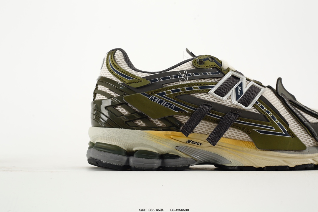 💰150
✅New Balance M1906R 复古单品
近两年来,要说人气最高的球鞋品牌相信 New Balance 一定是其中之一。无论是重磅联名,还是亮眼配色,都有着超高的人气,市价也一度居高不下。全新的 New Balance 1906R 实力上线。整体视觉效果饱含科技感。鞋身以大面积网眼材质包裹,搭配上皮革补强,既保证了透气性,又有着不错的质感。搭载这 N-ERGY 缓震科技和厚实的 Ortholite 鞋垫,保证了 New Balance 一如既往的舒适
货号:U1906AA
Size:36 37 37.5 38 38.5 39.5 40 40.5 41.5 42 42.5 43 44 45
编码:08-1256530