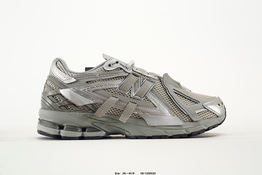 💰150
✅New Balance M1906R 复古单品
近两年来,要说人气最高的球鞋品牌相信 New Balance 一定是其中之一。无论是重磅联名,还是亮眼配色,都有着超高的人气,市价也一度居高不下。全新的 New Balance 1906R 实力上线。整体视觉效果饱含科技感。鞋身以大面积网眼材质包裹,搭配上皮革补强,既保证了透气性,又有着不错的质感。搭载这 N-ERGY 缓震科技和厚实的 Ortholite 鞋垫,保证了 New Balance 一如既往的舒适
货号:U1906AA
Size:36 37 37.5 38 38.5 39.5 40 40.5 41.5 42 42.5 43 44 45
编码:08-1256530