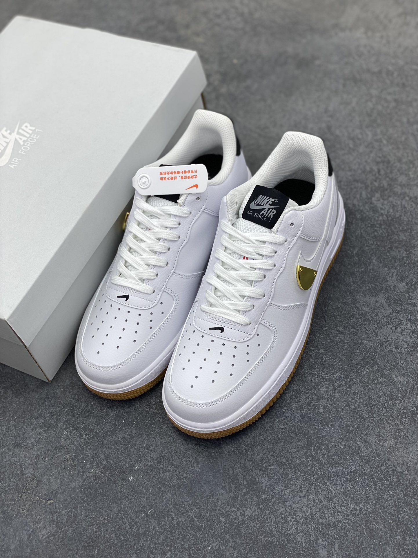 图片[8]-福利特价 Nike Air Force 1 Low NBA联名 空军一号低帮运动休闲板鞋 原楦头原纸板 打造纯正空军版型#专注外贸渠道 全掌内置蜂窝气垫 #原盒配件 原厂中底钢印、拉帮完美 货号：CT3842-100 尺码：36 36.5 37.5 38 38.5 39 40 40.5 41 42 42.5 43 44 44.5 45-选品中心