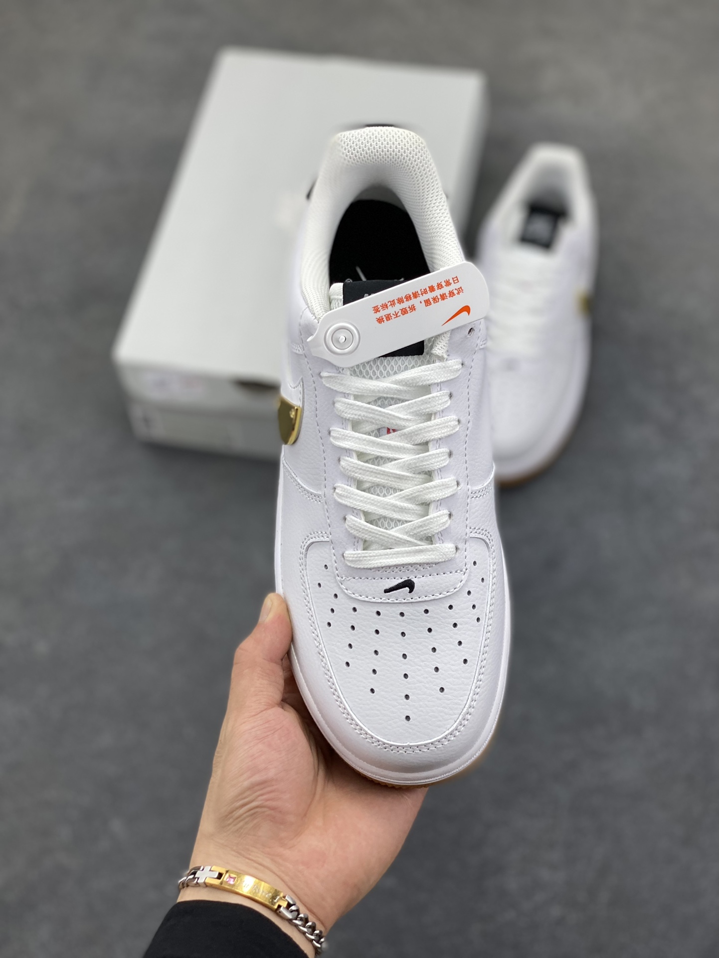 图片[2]-福利特价 Nike Air Force 1 Low NBA联名 空军一号低帮运动休闲板鞋 原楦头原纸板 打造纯正空军版型#专注外贸渠道 全掌内置蜂窝气垫 #原盒配件 原厂中底钢印、拉帮完美 货号：CT3842-100 尺码：36 36.5 37.5 38 38.5 39 40 40.5 41 42 42.5 43 44 44.5 45-选品中心