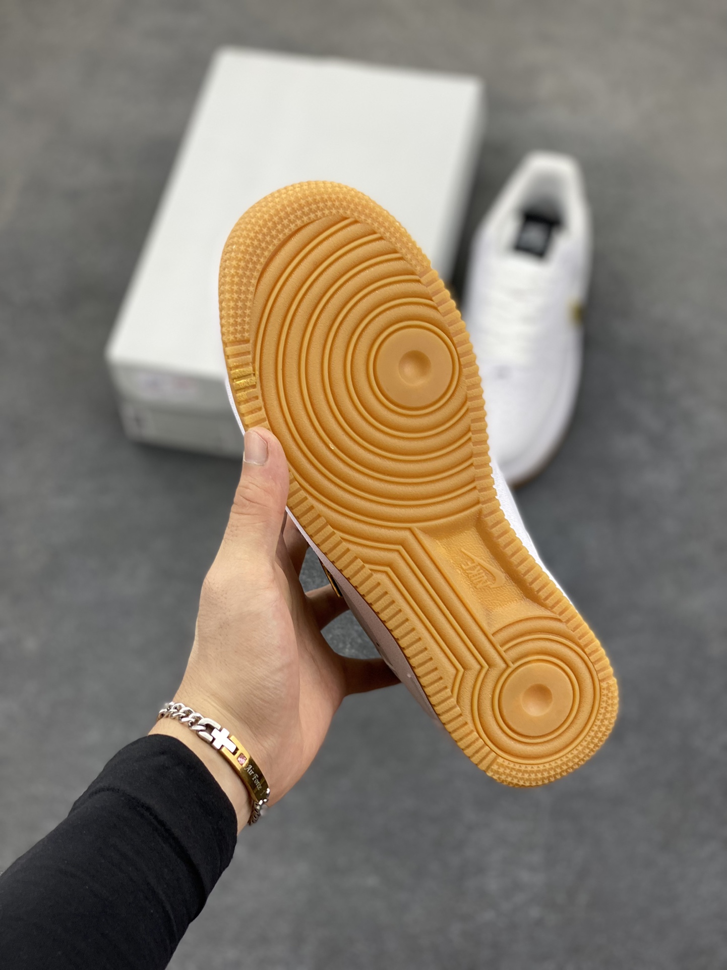 图片[5]-福利特价 Nike Air Force 1 Low NBA联名 空军一号低帮运动休闲板鞋 原楦头原纸板 打造纯正空军版型#专注外贸渠道 全掌内置蜂窝气垫 #原盒配件 原厂中底钢印、拉帮完美 货号：CT3842-100 尺码：36 36.5 37.5 38 38.5 39 40 40.5 41 42 42.5 43 44 44.5 45-选品中心