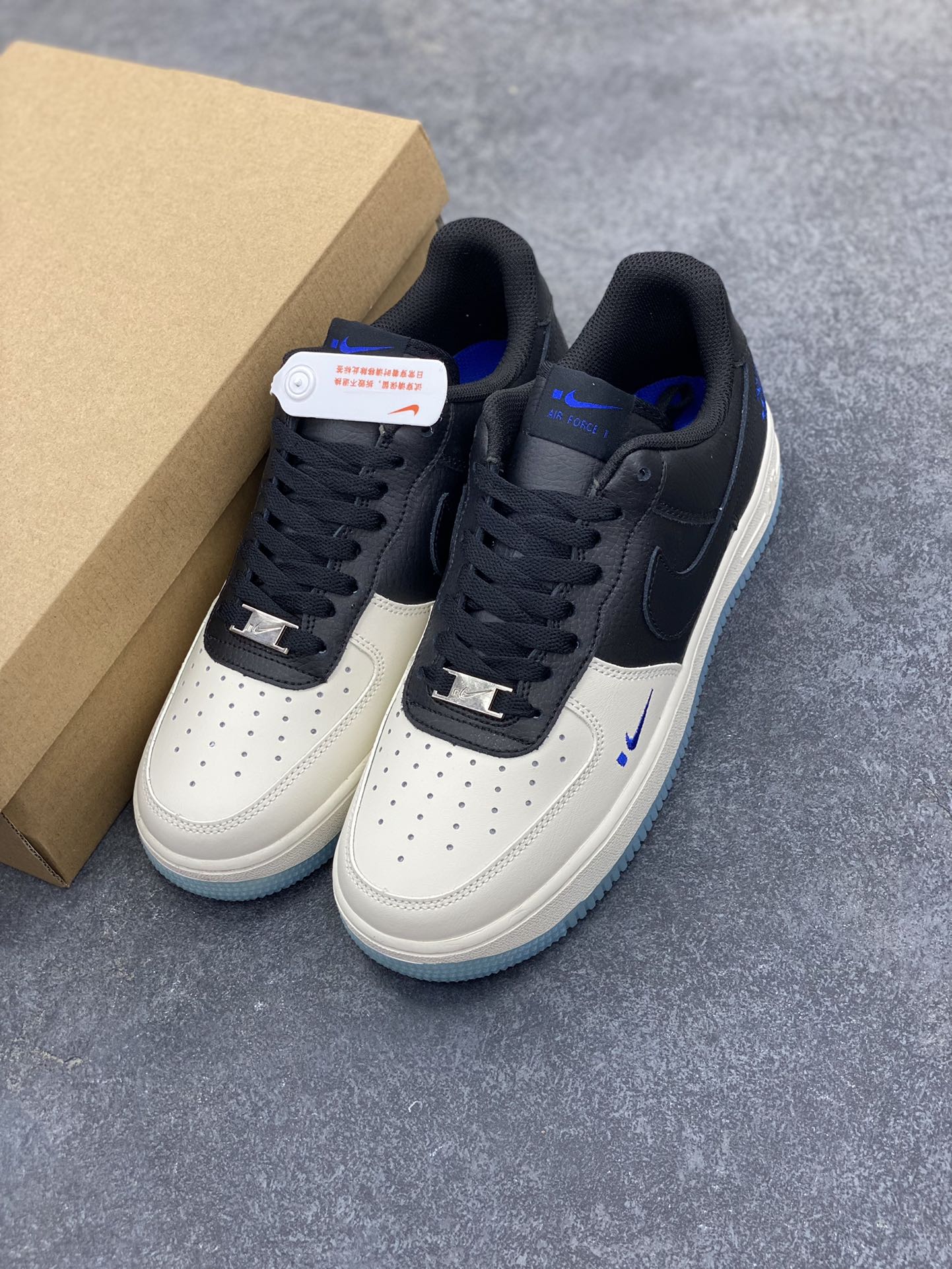 图片[8]-福利特价 Nike Air Force 1 Low 黑白小蓝勾 空军一号低帮运动休闲板鞋 原楦头原纸板 打造纯正空军版型#专注外贸渠道 全掌内置蜂窝气垫 #原盒配件 原厂中底钢印、拉帮完美 货号：FQ2103-001 尺码：36 36.5 37.5 38 38.5 39 40 40.5 41 42 42.5 43 44 44.5 45-选品中心