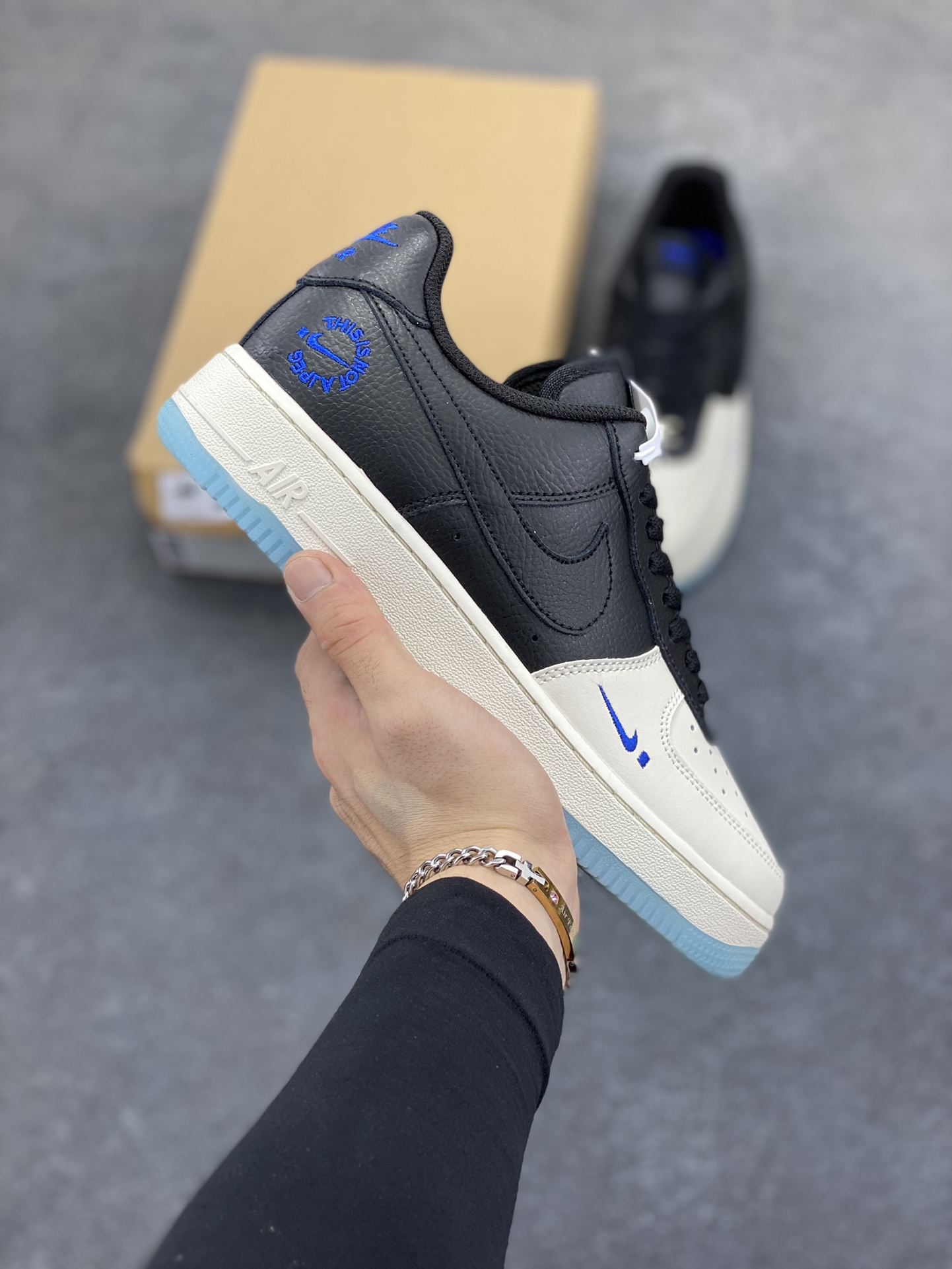 福利特价 Nike Air Force 1 Low 黑白小蓝勾 空军一号低帮运动休闲板鞋 原楦头原纸板 打造纯正空军版型#专注外贸渠道 全掌内置蜂窝气垫 #原盒配件 原厂中底钢印、拉帮完美 货号:FQ2103-001 尺码:36 36.5 37.5 38 38.5 39 40 40.5 41 42 42.5 43 44 44.5 45-选品中心