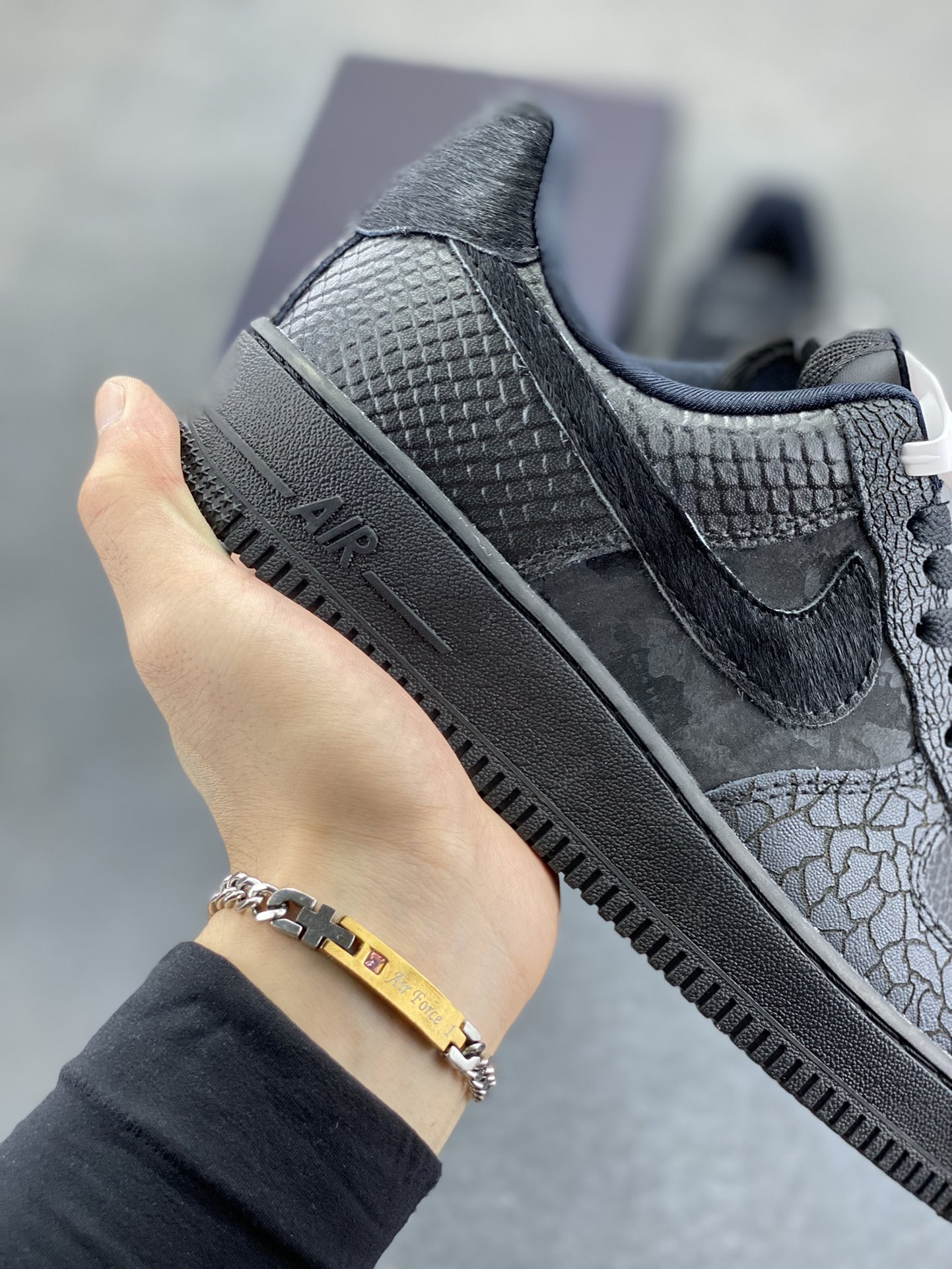 图片[6]-Nike Air Force 1 Low 黑裂纹 空军一号低帮运动休闲板鞋 原楦头原纸板 打造纯正空军版型 专注外贸渠道 全掌内置蜂窝气垫 原盒配件 原厂中底钢印、拉帮完美 货号：HQ1977-001 尺码：36 36.5 37.5 38 38.5 39 40 40.5 41 42 42.5 43 44 44.5 45-选品中心