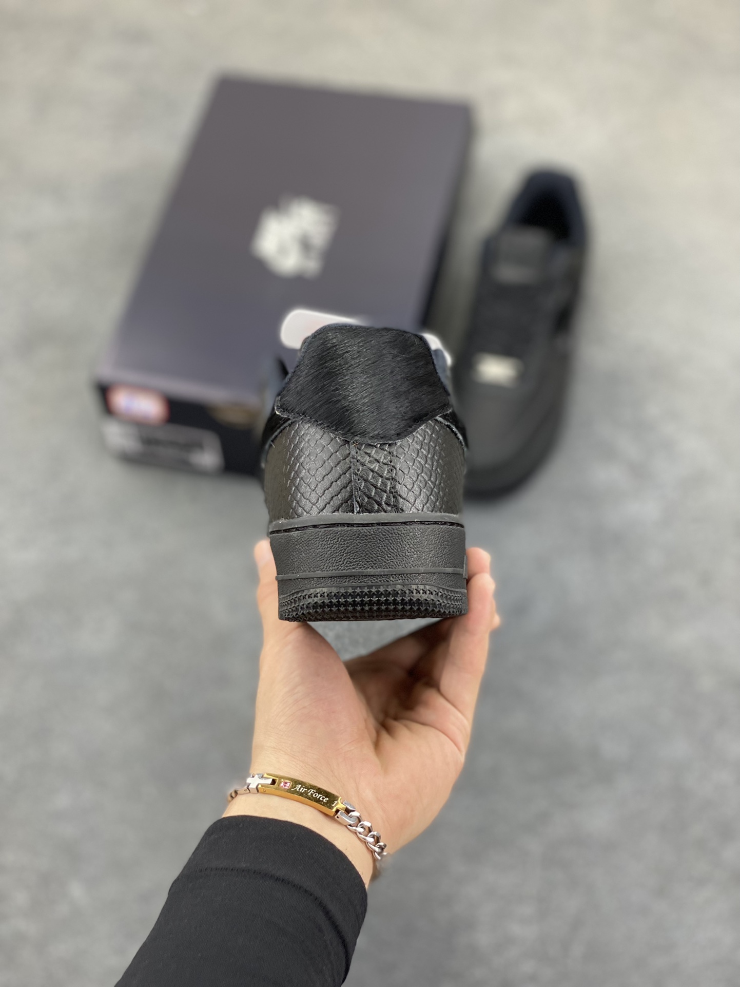 图片[4]-Nike Air Force 1 Low 黑裂纹 空军一号低帮运动休闲板鞋 原楦头原纸板 打造纯正空军版型 专注外贸渠道 全掌内置蜂窝气垫 原盒配件 原厂中底钢印、拉帮完美 货号：HQ1977-001 尺码：36 36.5 37.5 38 38.5 39 40 40.5 41 42 42.5 43 44 44.5 45-选品中心