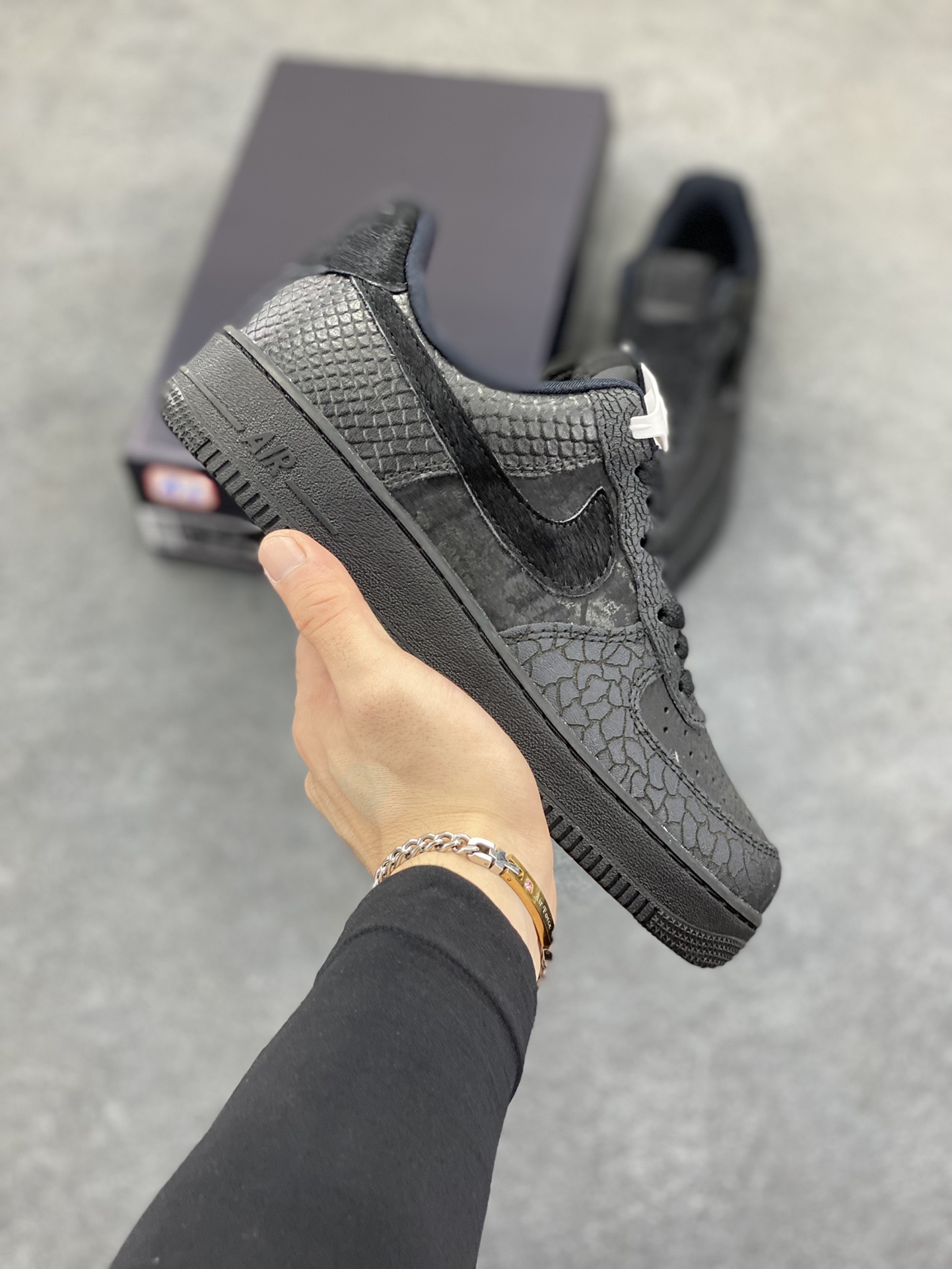 Nike Air Force 1 Low 黑裂纹 空军一号低帮运动休闲板鞋 原楦头原纸板 打造纯正空军版型 专注外贸渠道 全掌内置蜂窝气垫 原盒配件 原厂中底钢印、拉帮完美 货号:HQ1977-001 尺码:36 36.5 37.5 38 38.5 39 40 40.5 41 42 42.5 43 44 44.5 45-选品中心
