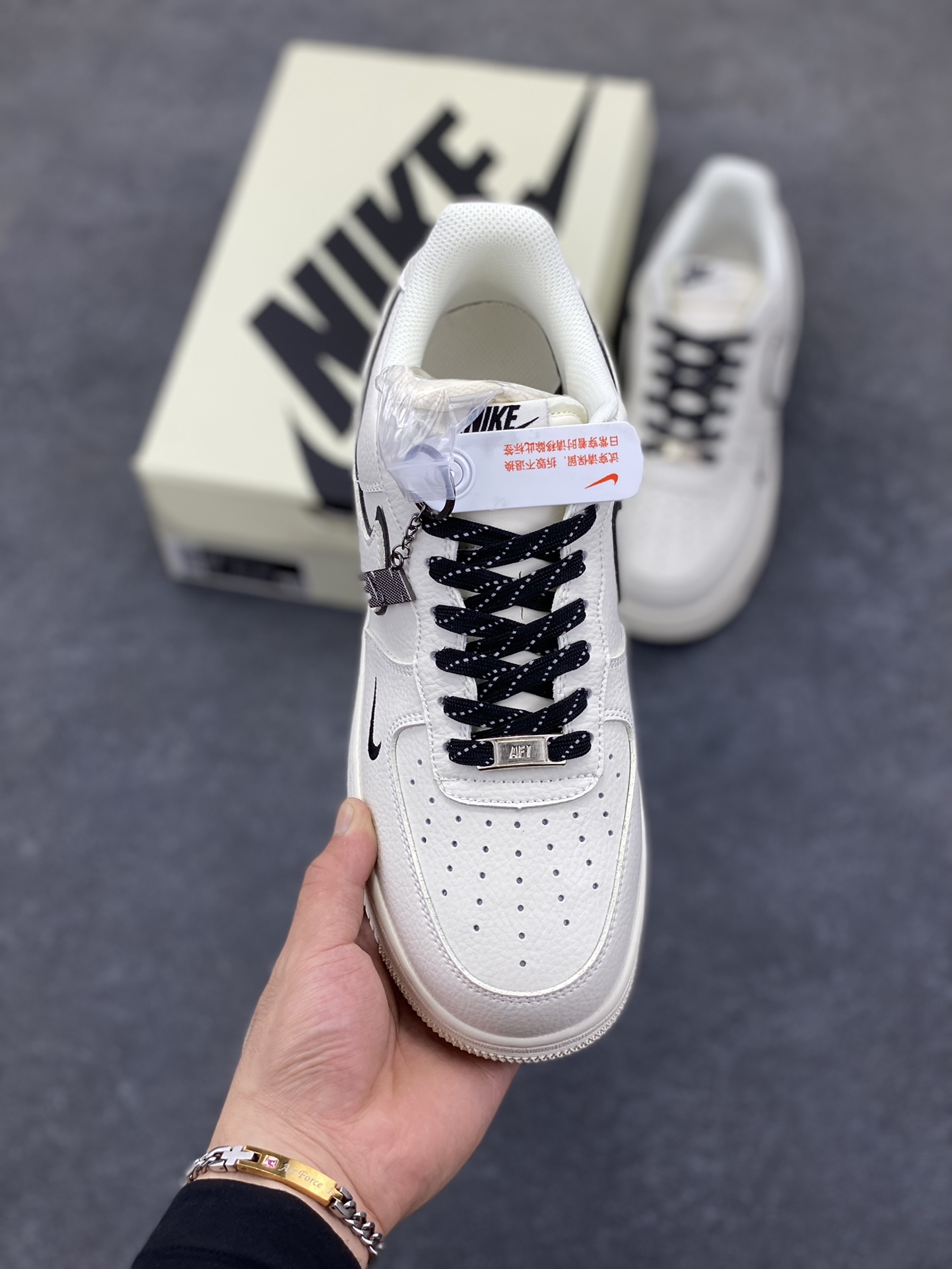 图片[2]-NIke Air Force 1 \’07 Low “NIKE联名——米黑边”空军一号 低帮 运动鞋 休闲鞋 折边针车 工艺难度大 原楦头原纸板 原装鞋盒 定制五金配件 内置全掌气垫 原厂鞋底 货号：CS5288-031 尺码：36 36.5 37.5 38 38.5 39 40 40.5 41 42 42.5 43 44 44.5 45-选品中心