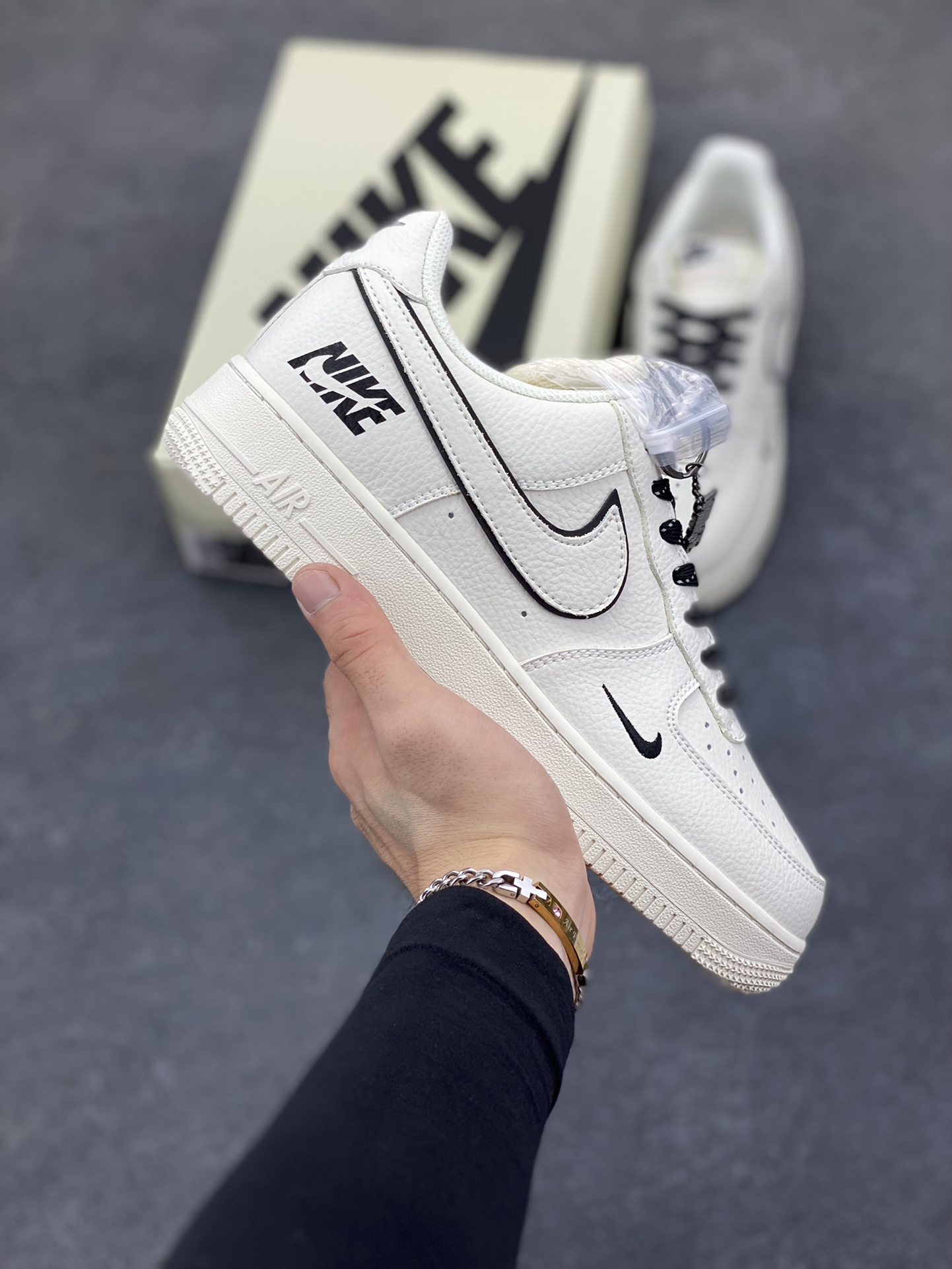 NIke Air Force 1 \'07 Low “NIKE联名——米黑边”空军一号 低帮 运动鞋 休闲鞋 折边针车 工艺难度大 原楦头原纸板 原装鞋盒 定制五金配件 内置全掌气垫 原厂鞋底 货号：CS5288-031 尺码：36 36.5 37.5 38 38.5 39 40 40.5 41 42 42.5 43 44 44.5 45-选品中心