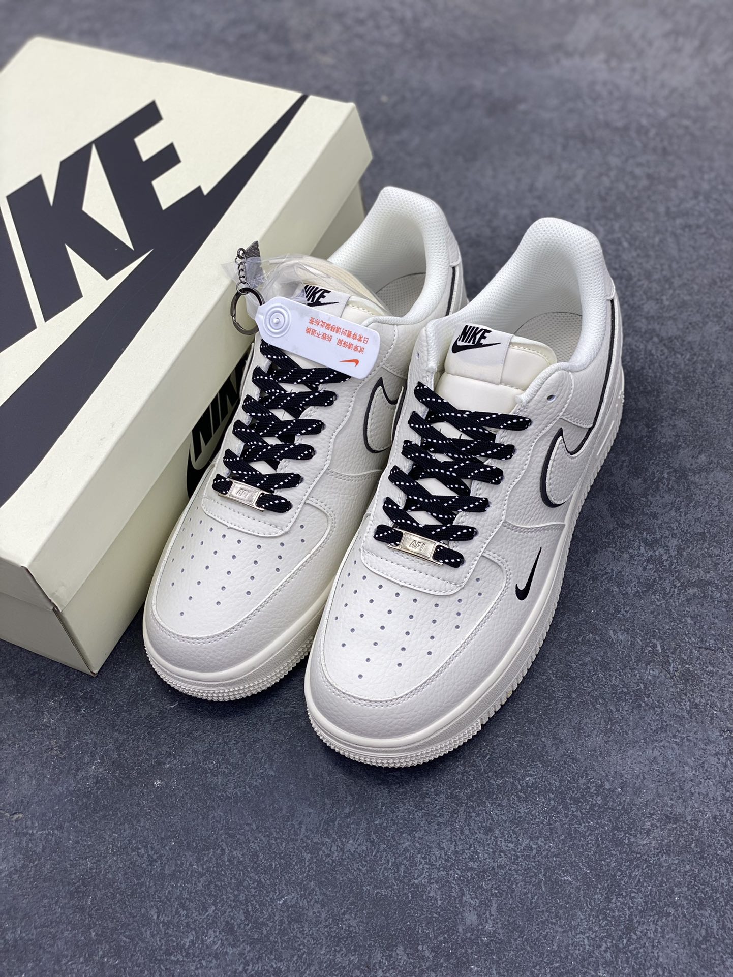 图片[8]-NIke Air Force 1 \’07 Low “NIKE联名——米黑边”空军一号 低帮 运动鞋 休闲鞋 折边针车 工艺难度大 原楦头原纸板 原装鞋盒 定制五金配件 内置全掌气垫 原厂鞋底 货号：CS5288-031 尺码：36 36.5 37.5 38 38.5 39 40 40.5 41 42 42.5 43 44 44.5 45-选品中心