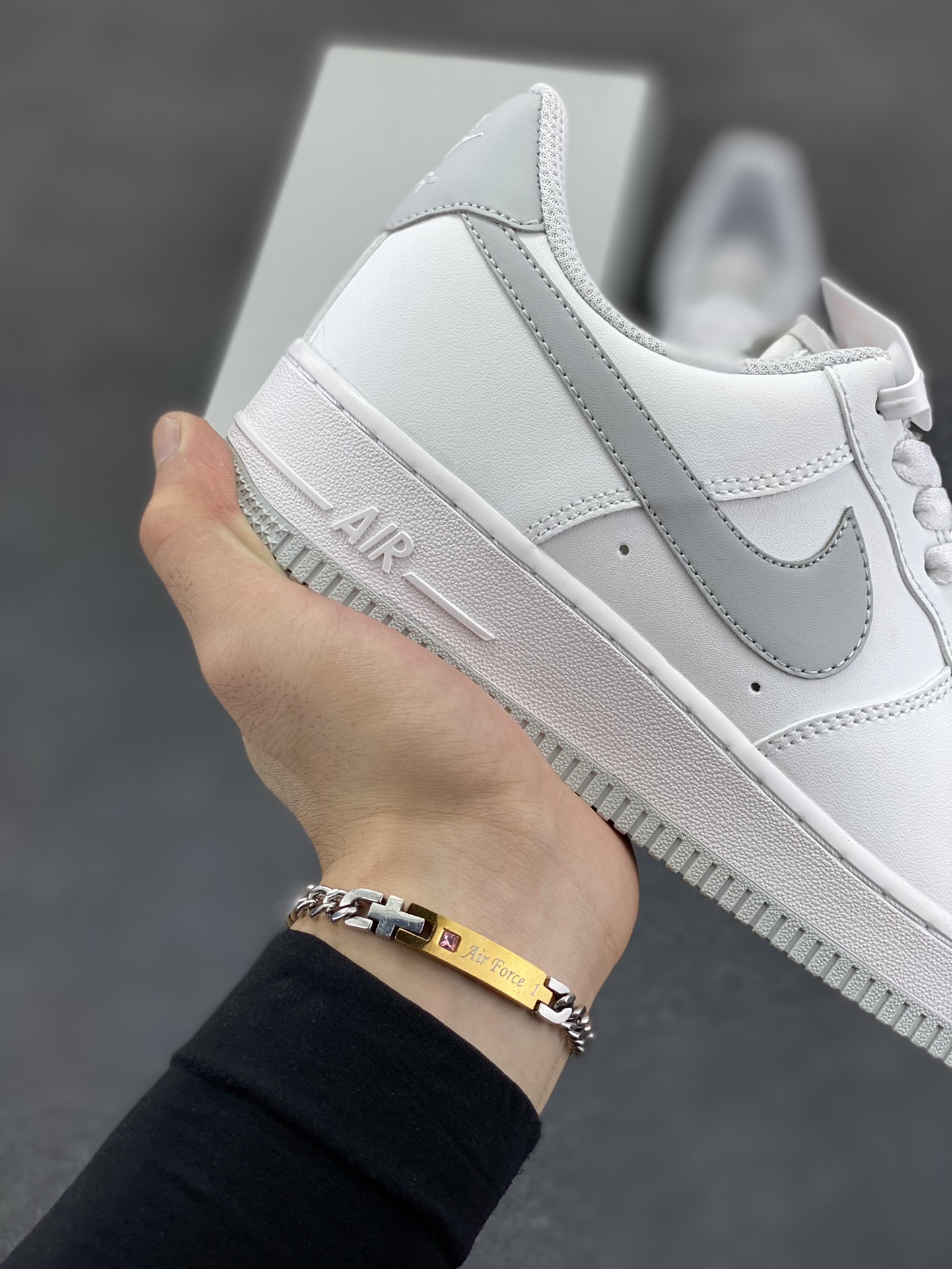 图片[6]-福利特价 Nike Air Force 1 Low 浅灰 空军一号低帮运动休闲板鞋 原楦头原纸板 打造纯正空军版型 专注外贸渠道 全掌内置蜂窝气垫 原盒配件 原厂中底钢印、拉帮完美 货号：DC2911-100 尺码：36 36.5 37.5 38 38.5 39 40 40.5 41 42 42.5 43 44 44.5 45-选品中心