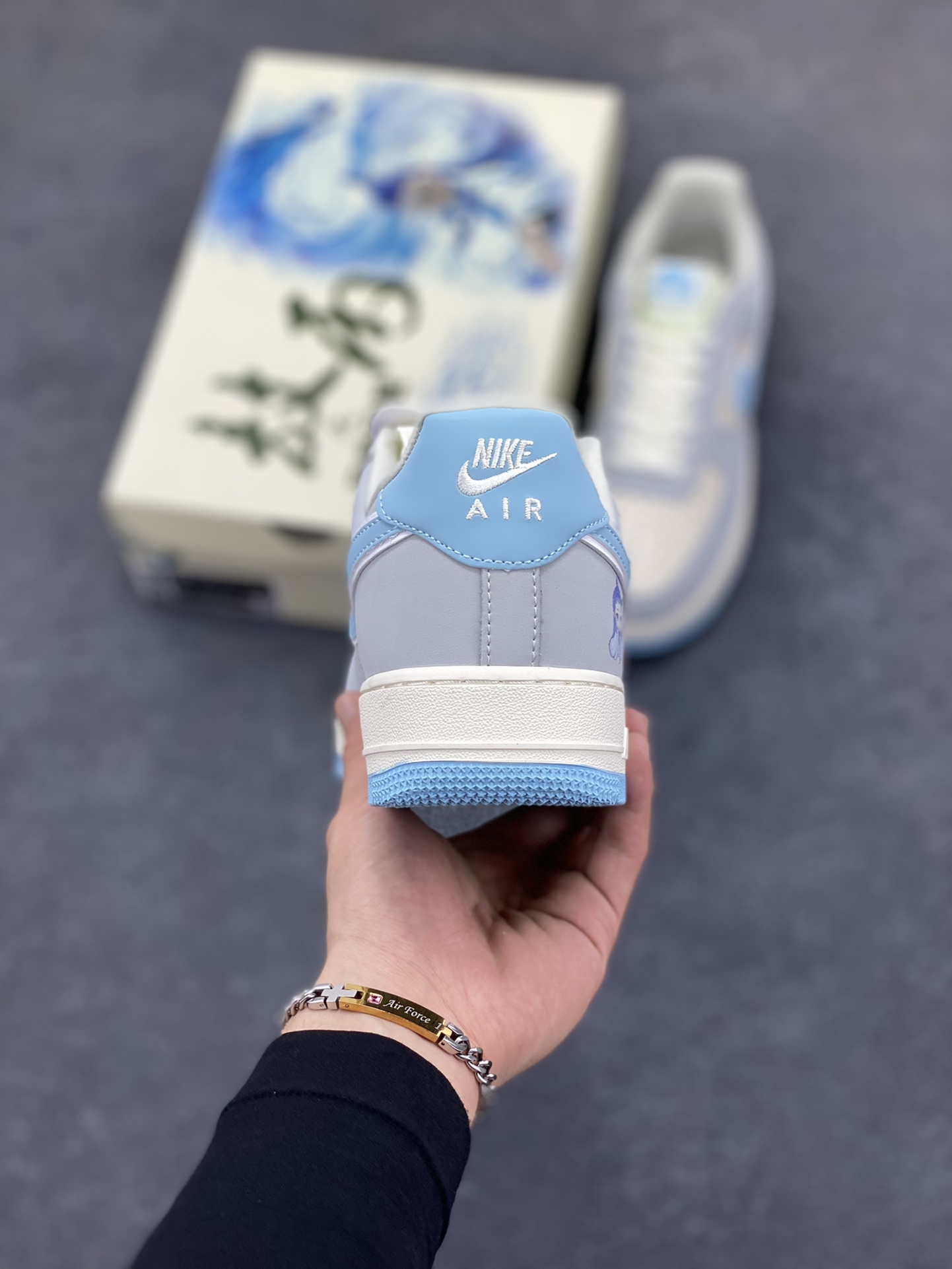 图片[4]-福利特价 NIke Air Force 1 \’07 Low “哪吒联名——魔丸灵珠”空军一号 低帮 运动鞋 休闲鞋 折边针车 工艺难度大 原楦头原纸板 原装鞋盒 定制五金配件 内置全掌气垫 原厂鞋底 货号：DF0188-047 尺码：36 36.5 37.5 38 38.5 39 40 40.5 41 42 42.5 43 44 44.5 45-选品中心