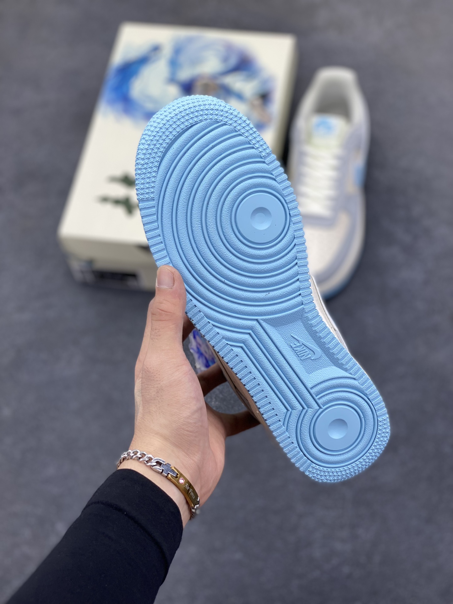 图片[5]-福利特价 NIke Air Force 1 \’07 Low “哪吒联名——魔丸灵珠”空军一号 低帮 运动鞋 休闲鞋 折边针车 工艺难度大 原楦头原纸板 原装鞋盒 定制五金配件 内置全掌气垫 原厂鞋底 货号：DF0188-047 尺码：36 36.5 37.5 38 38.5 39 40 40.5 41 42 42.5 43 44 44.5 45-选品中心