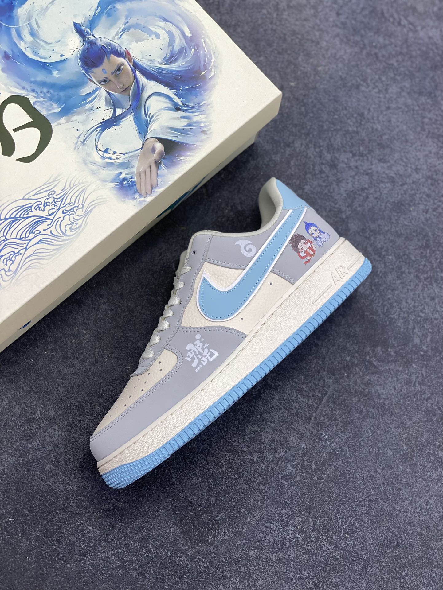 图片[7]-福利特价 NIke Air Force 1 \’07 Low “哪吒联名——魔丸灵珠”空军一号 低帮 运动鞋 休闲鞋 折边针车 工艺难度大 原楦头原纸板 原装鞋盒 定制五金配件 内置全掌气垫 原厂鞋底 货号：DF0188-047 尺码：36 36.5 37.5 38 38.5 39 40 40.5 41 42 42.5 43 44 44.5 45-选品中心