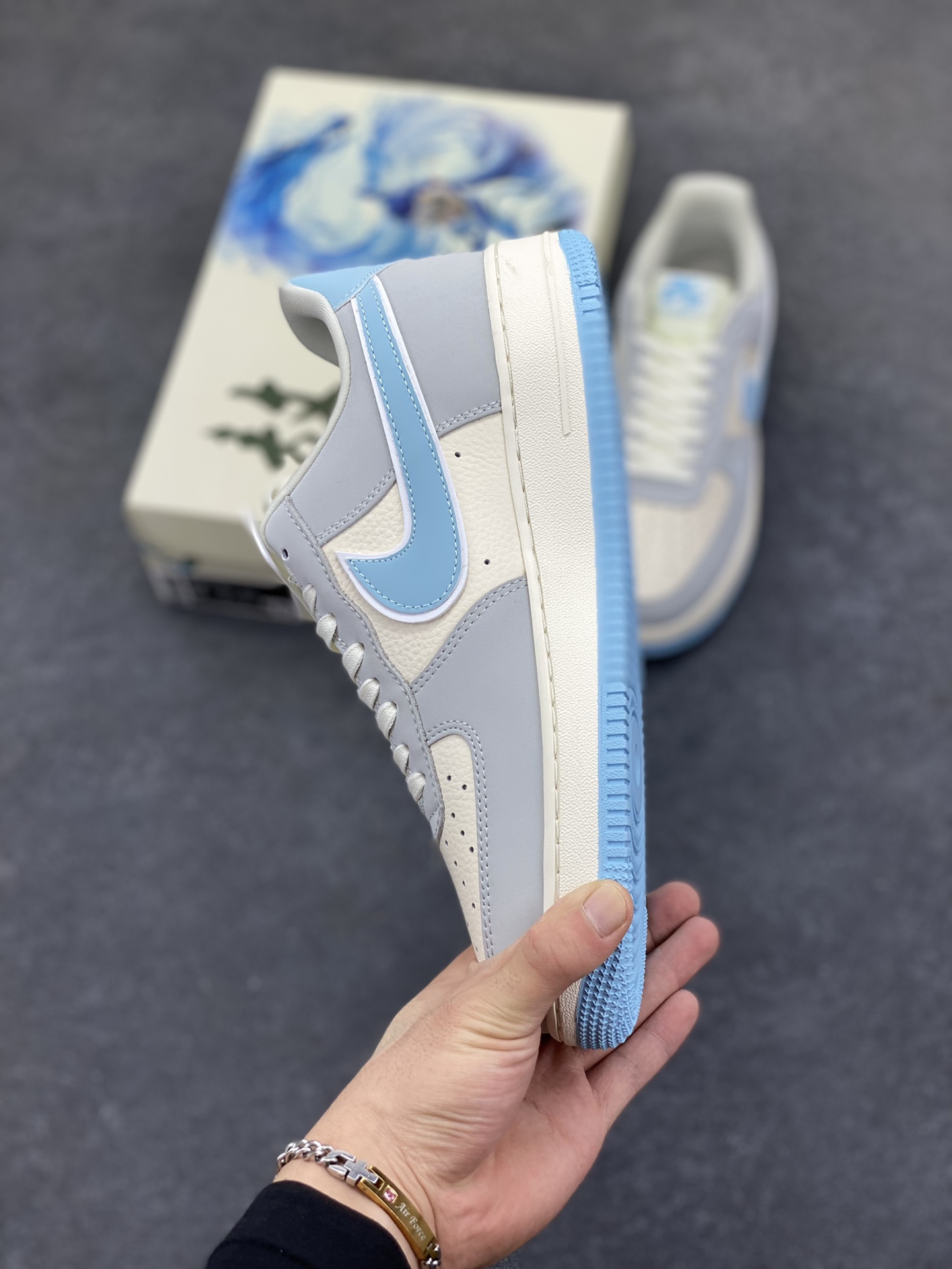 图片[3]-福利特价 NIke Air Force 1 \’07 Low “哪吒联名——魔丸灵珠”空军一号 低帮 运动鞋 休闲鞋 折边针车 工艺难度大 原楦头原纸板 原装鞋盒 定制五金配件 内置全掌气垫 原厂鞋底 货号：DF0188-047 尺码：36 36.5 37.5 38 38.5 39 40 40.5 41 42 42.5 43 44 44.5 45-选品中心