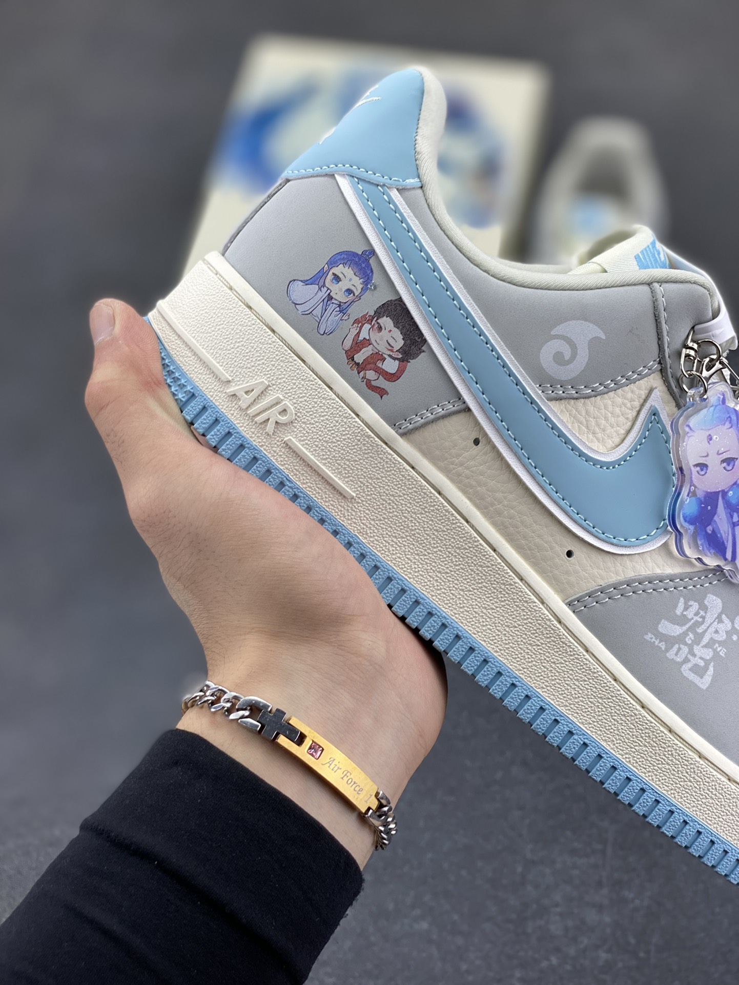 图片[6]-福利特价 NIke Air Force 1 \’07 Low “哪吒联名——魔丸灵珠”空军一号 低帮 运动鞋 休闲鞋 折边针车 工艺难度大 原楦头原纸板 原装鞋盒 定制五金配件 内置全掌气垫 原厂鞋底 货号：DF0188-047 尺码：36 36.5 37.5 38 38.5 39 40 40.5 41 42 42.5 43 44 44.5 45-选品中心