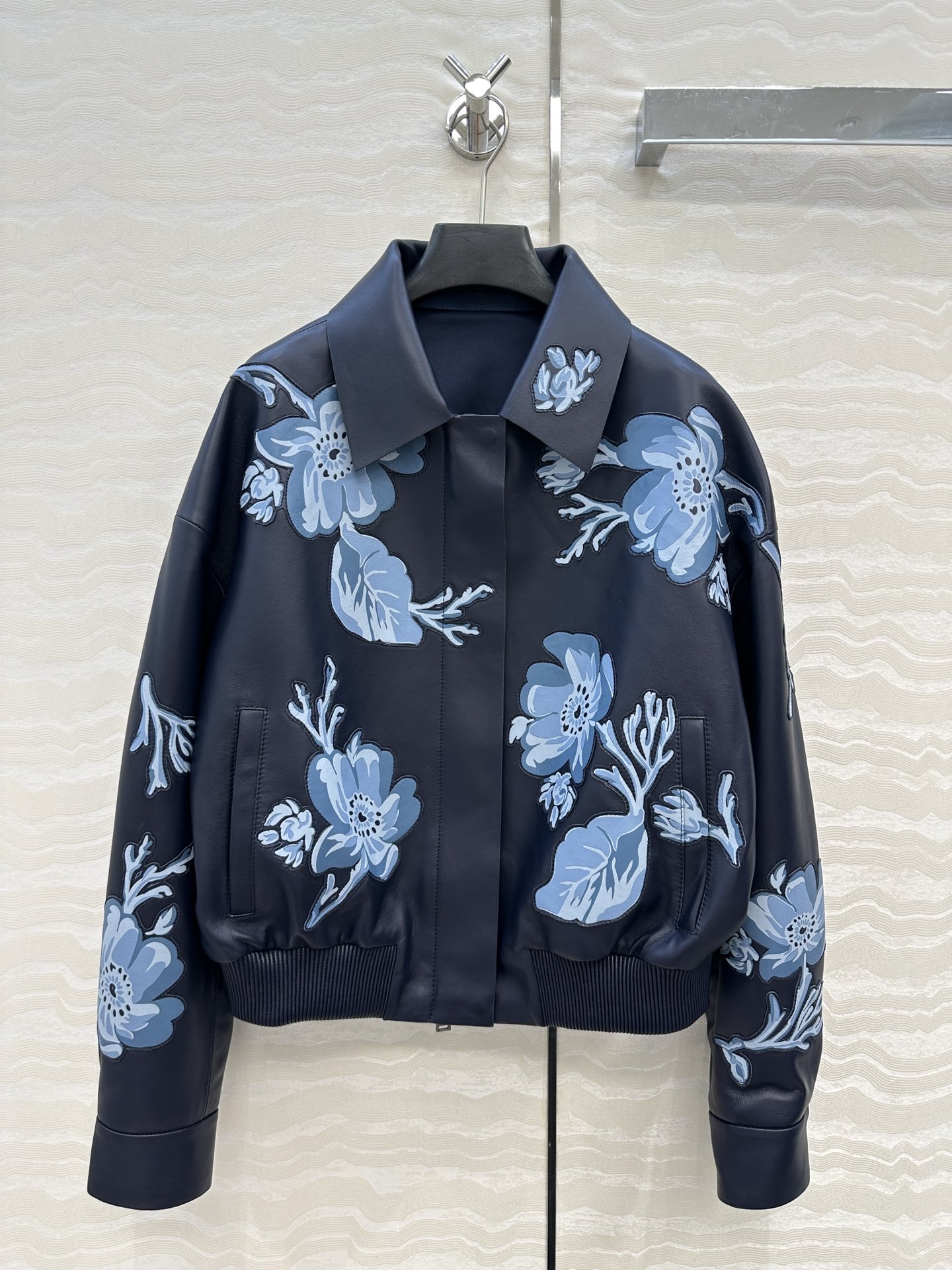 High-End Quality Control Hand-Made Leather Jacket – Exclusive Lamb Skin, Stylish & Sophisticated Design - 图片 1