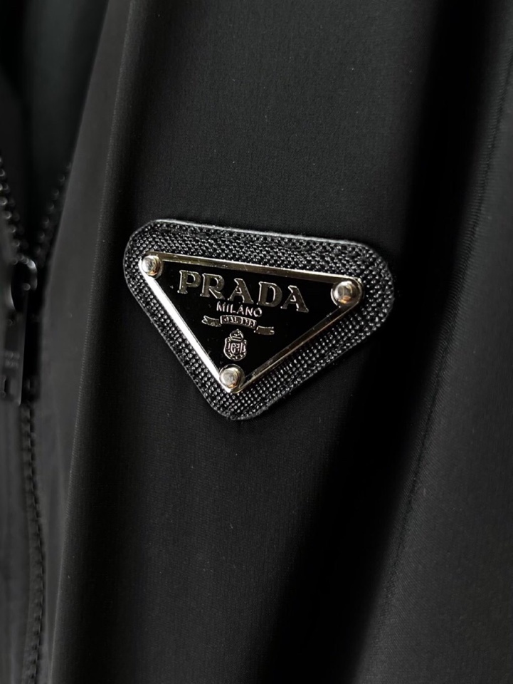 “Prada Men’s Logo Re-Nylon Bermuda Shorts & Hat Suit | High Density Nylon | Customized & Perfect” - 图片 5