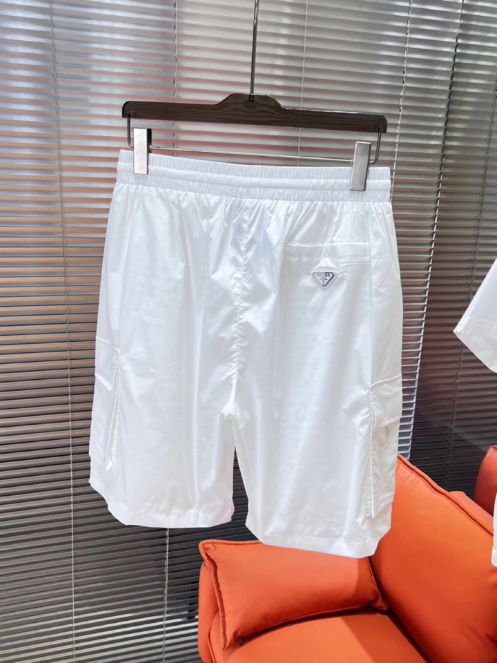 “Prada Men’s Logo Re-Nylon Bermuda Shorts and Hat Suit: High-Density Nylon Customization” - 图片 9