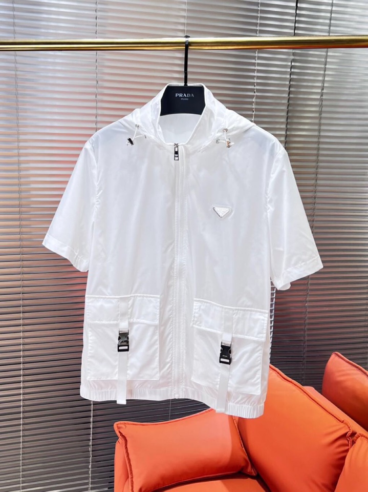 “Prada Men’s Logo Re-Nylon Bermuda Shorts and Hat Suit: High-Density Nylon Customization” - 图片 2